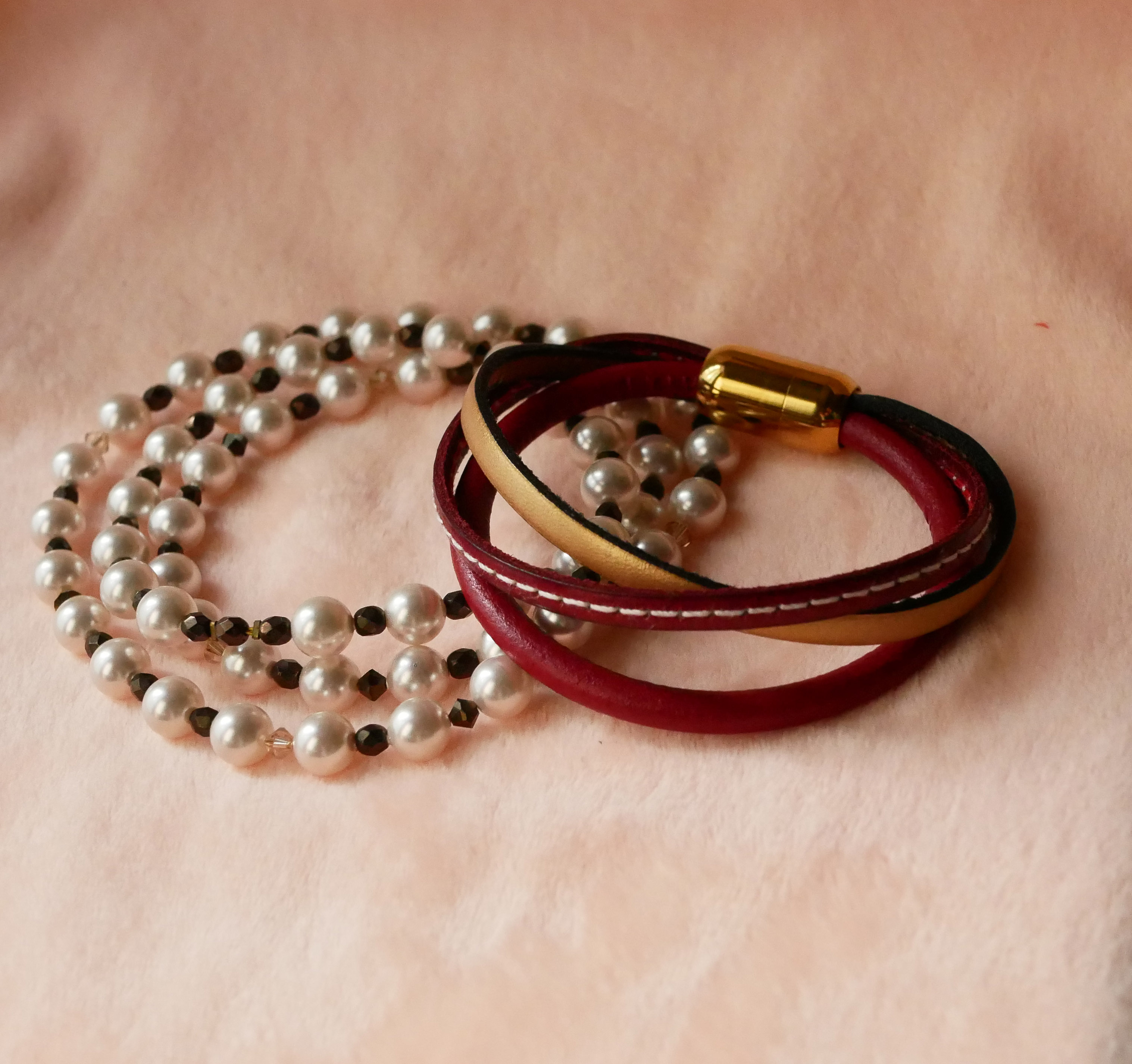 Rood en gouden multileren dames manchet armband