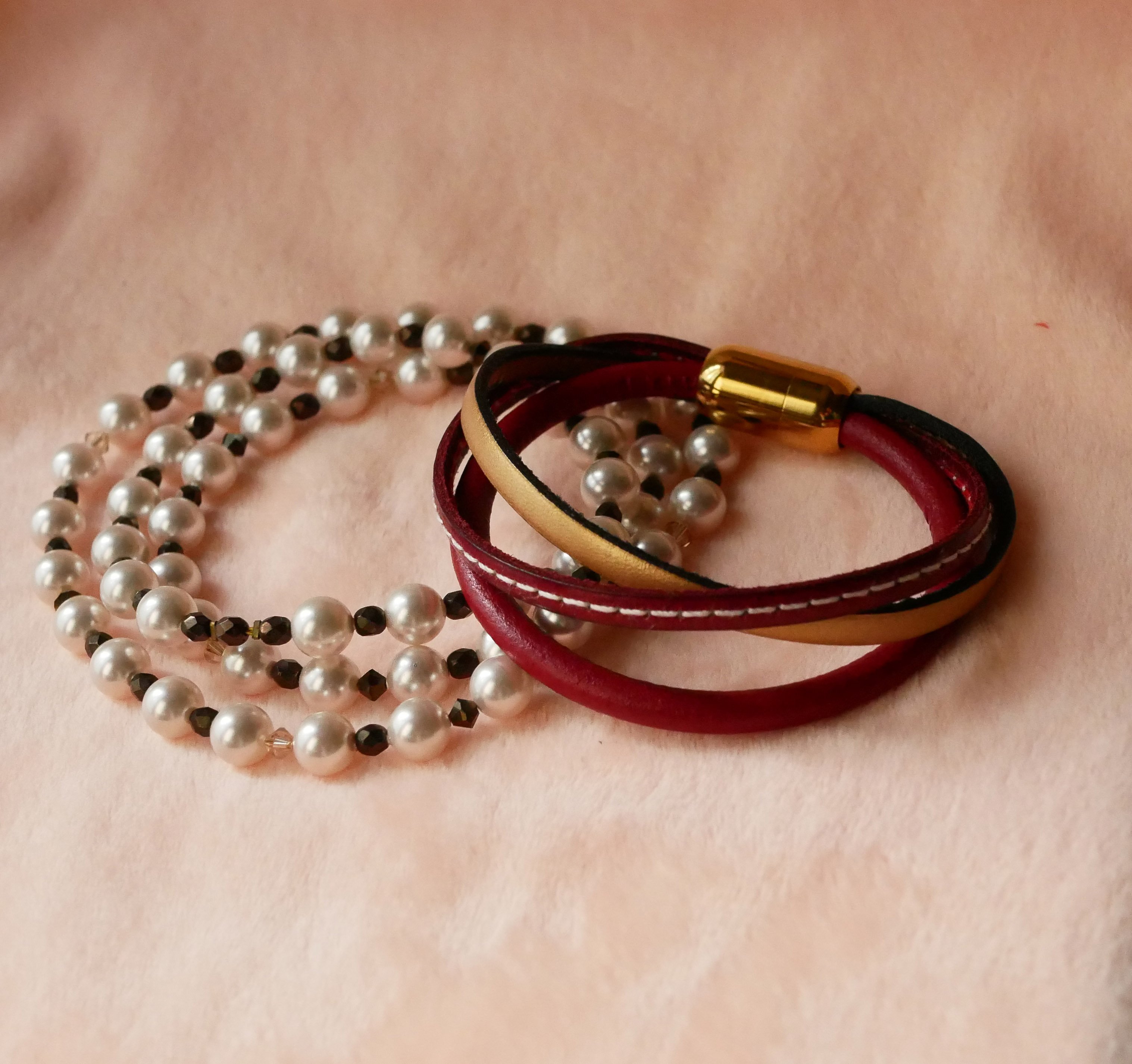 Rood en gouden multileren dames manchet armband