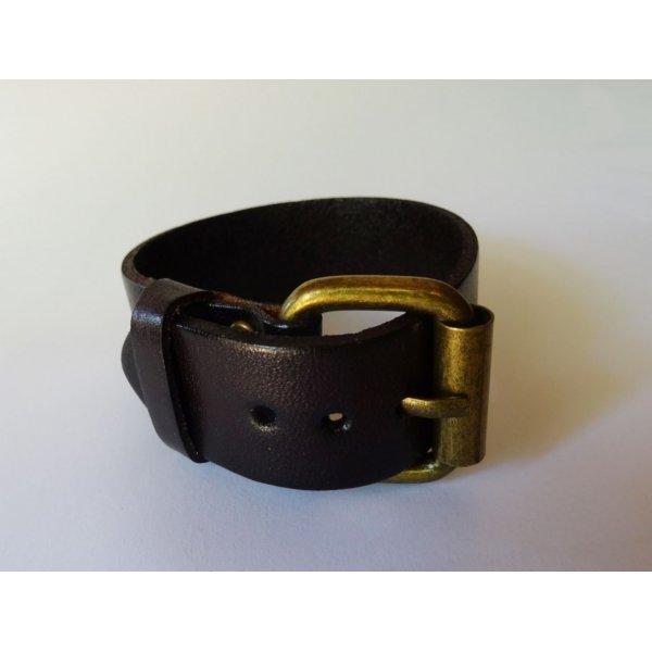 Bracelet manchette homme en cuir grav&eacute;