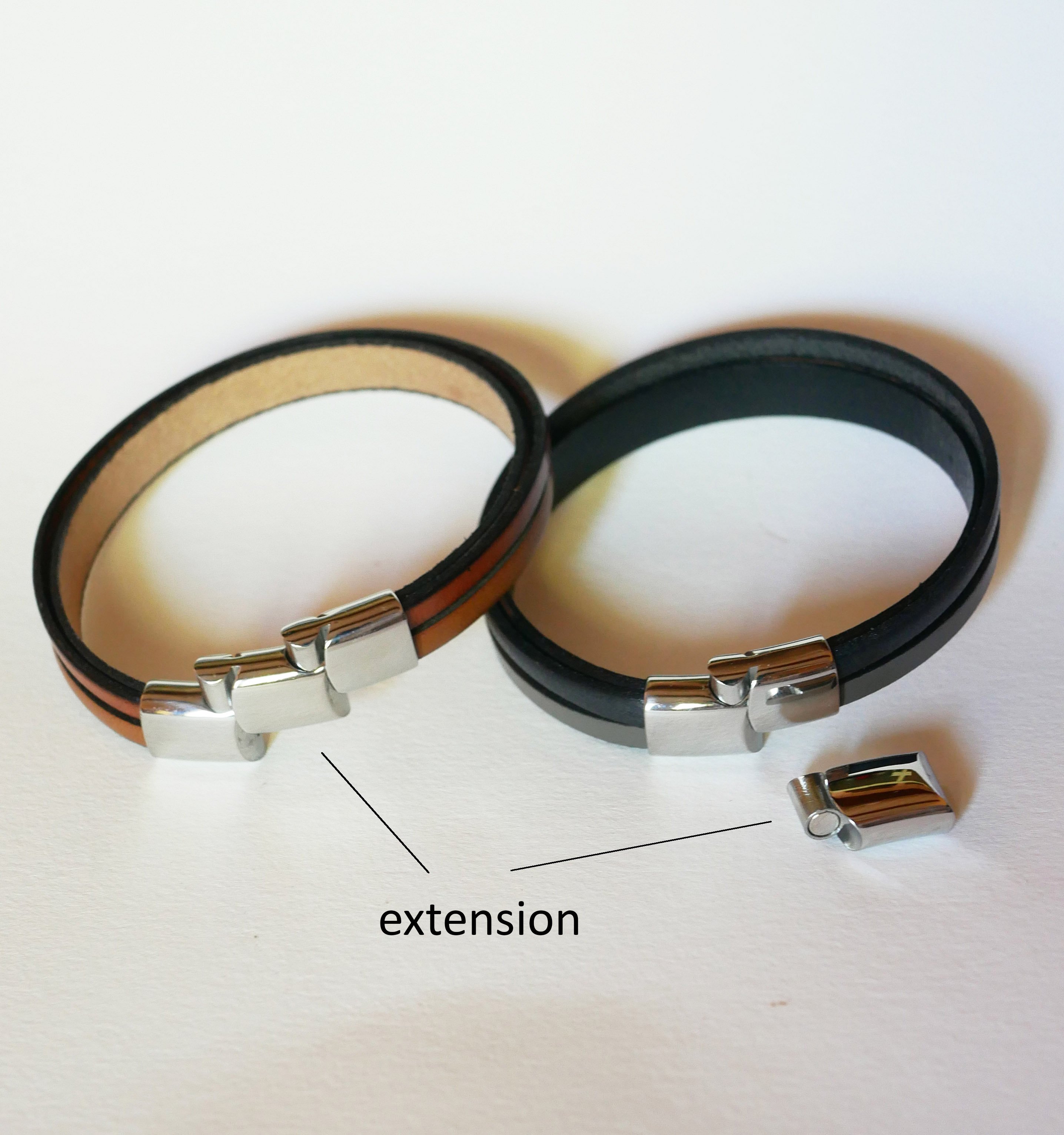 Bracelet manchette homme aux 4 cuirs bleu et gris fermoir avec extension