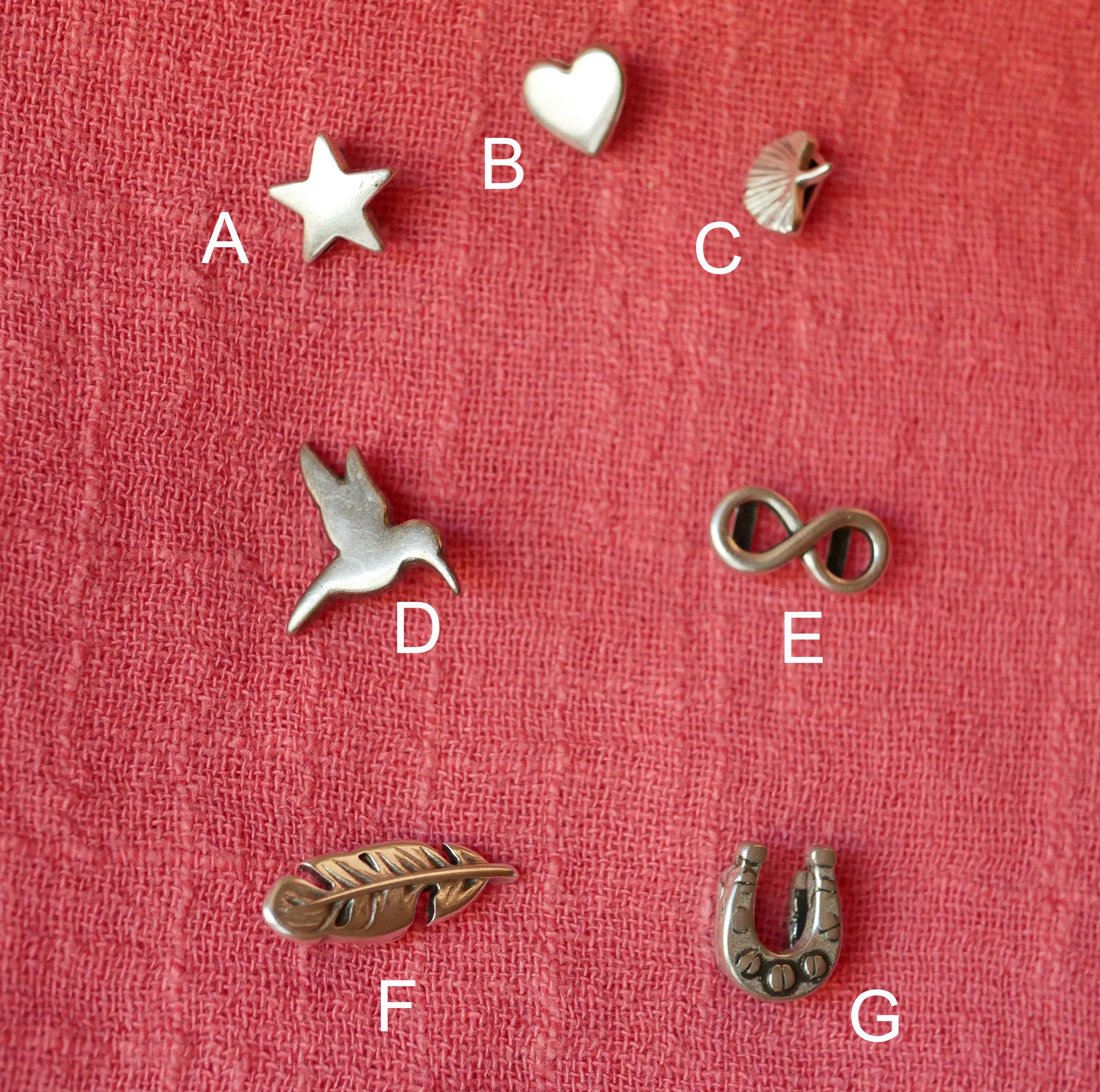 Fuchsia lederen manchet armband met 2 zilverkleurige lussen