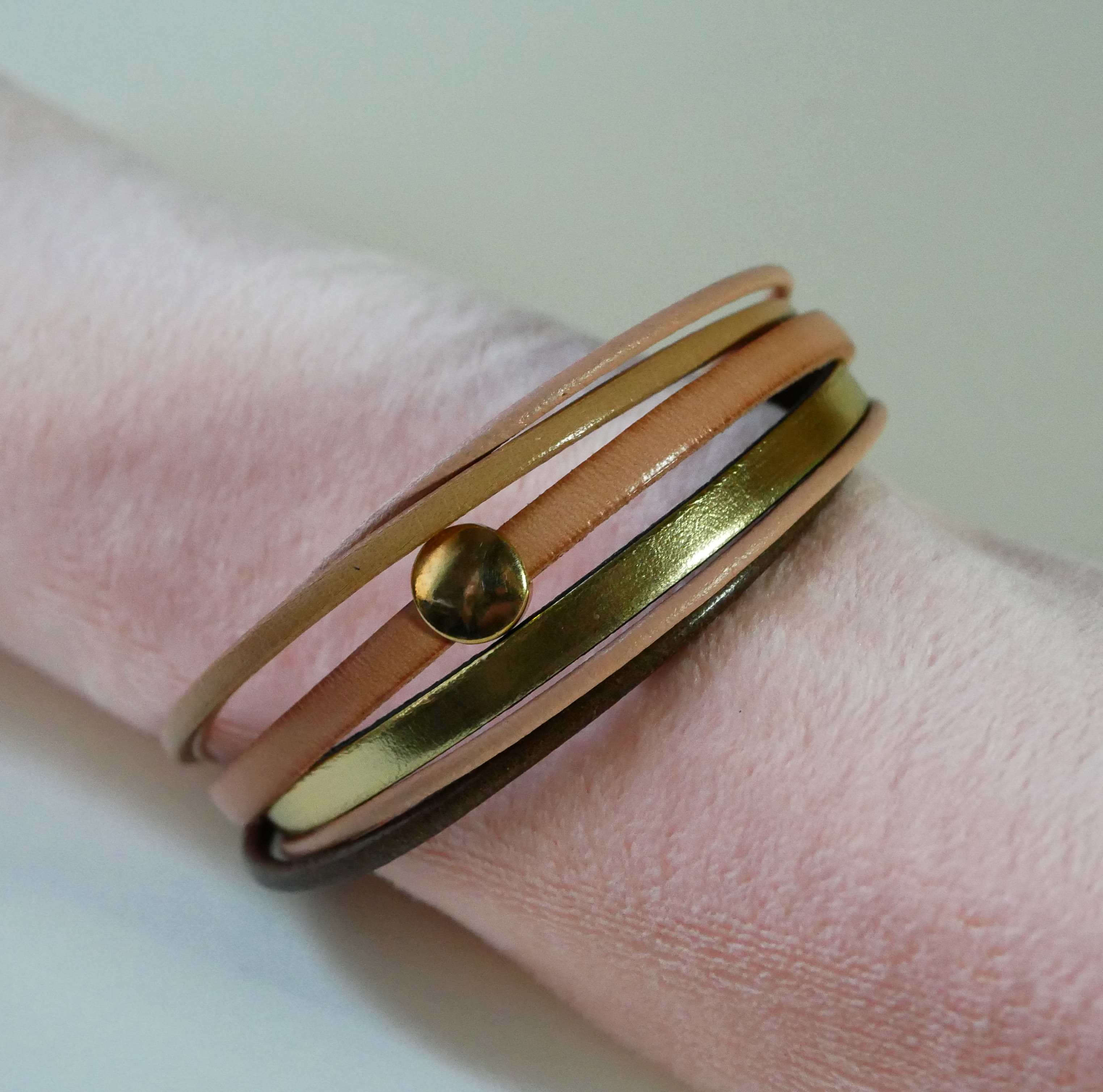 Perzik en gouden manchetarmband voor dames