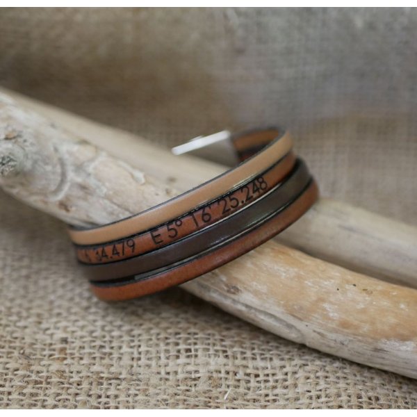 Bracelet manchette multi cuir personnalisable avec message grav&eacute;