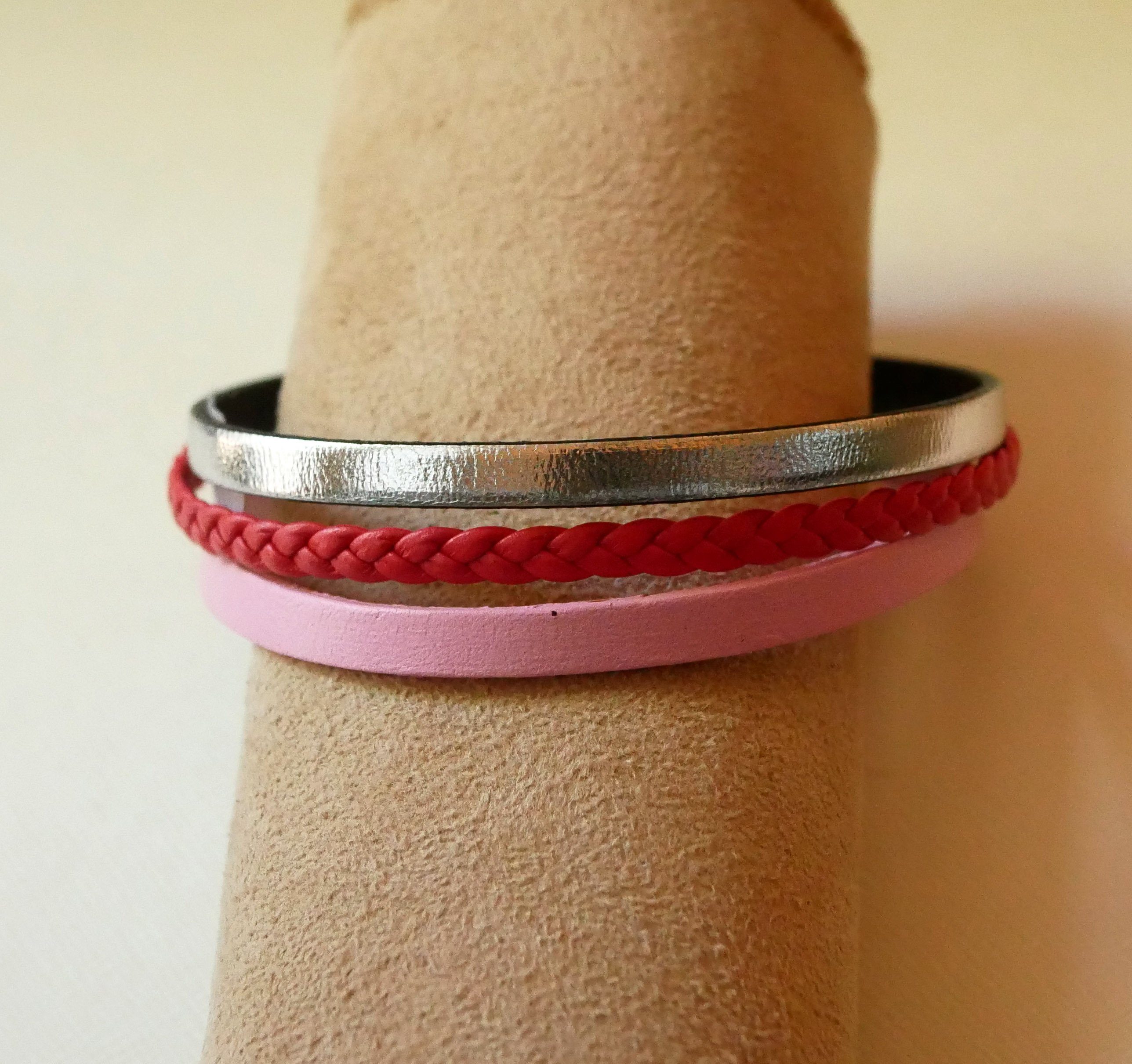 Koraal rood en zilver leer en roze multi-leer manchet armband