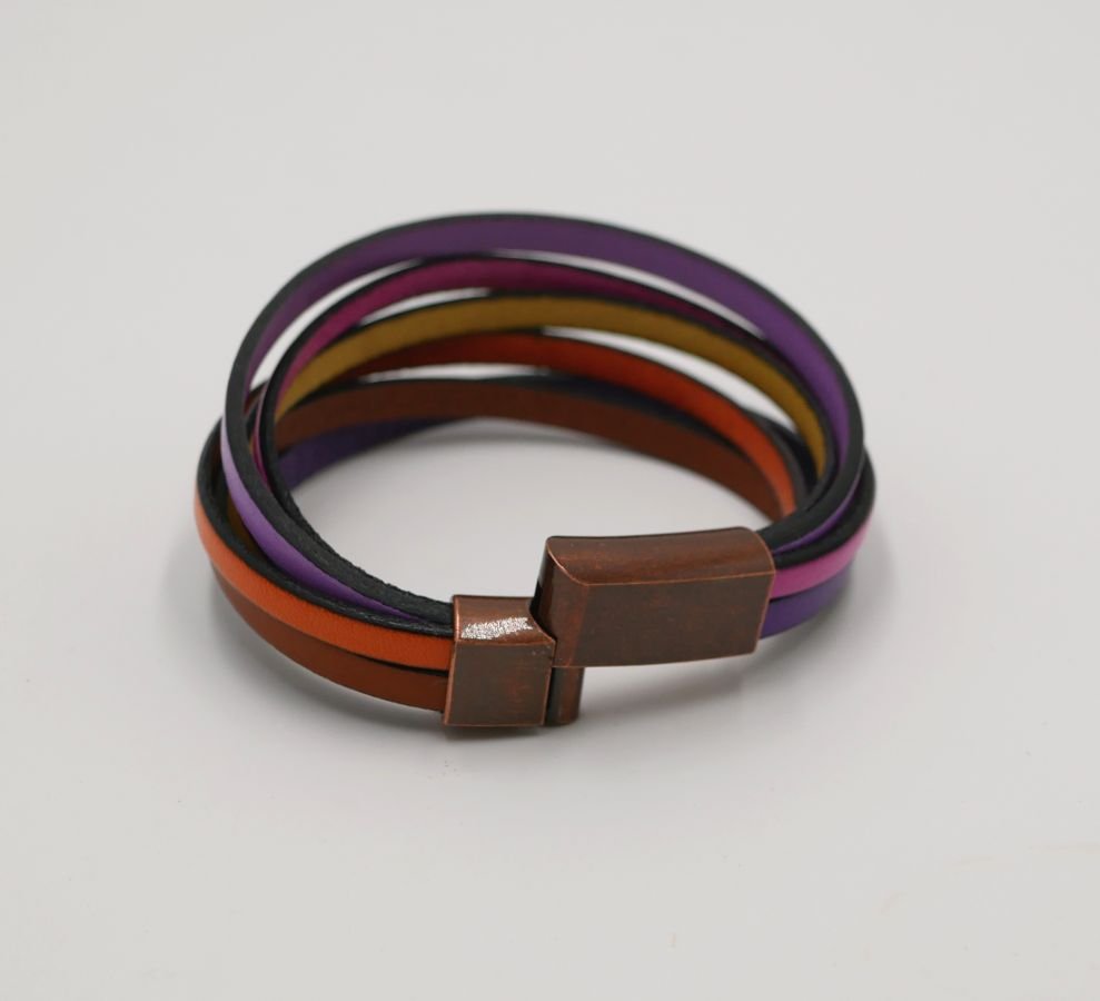 Multi-lederen manchet armband in tonische kleuren