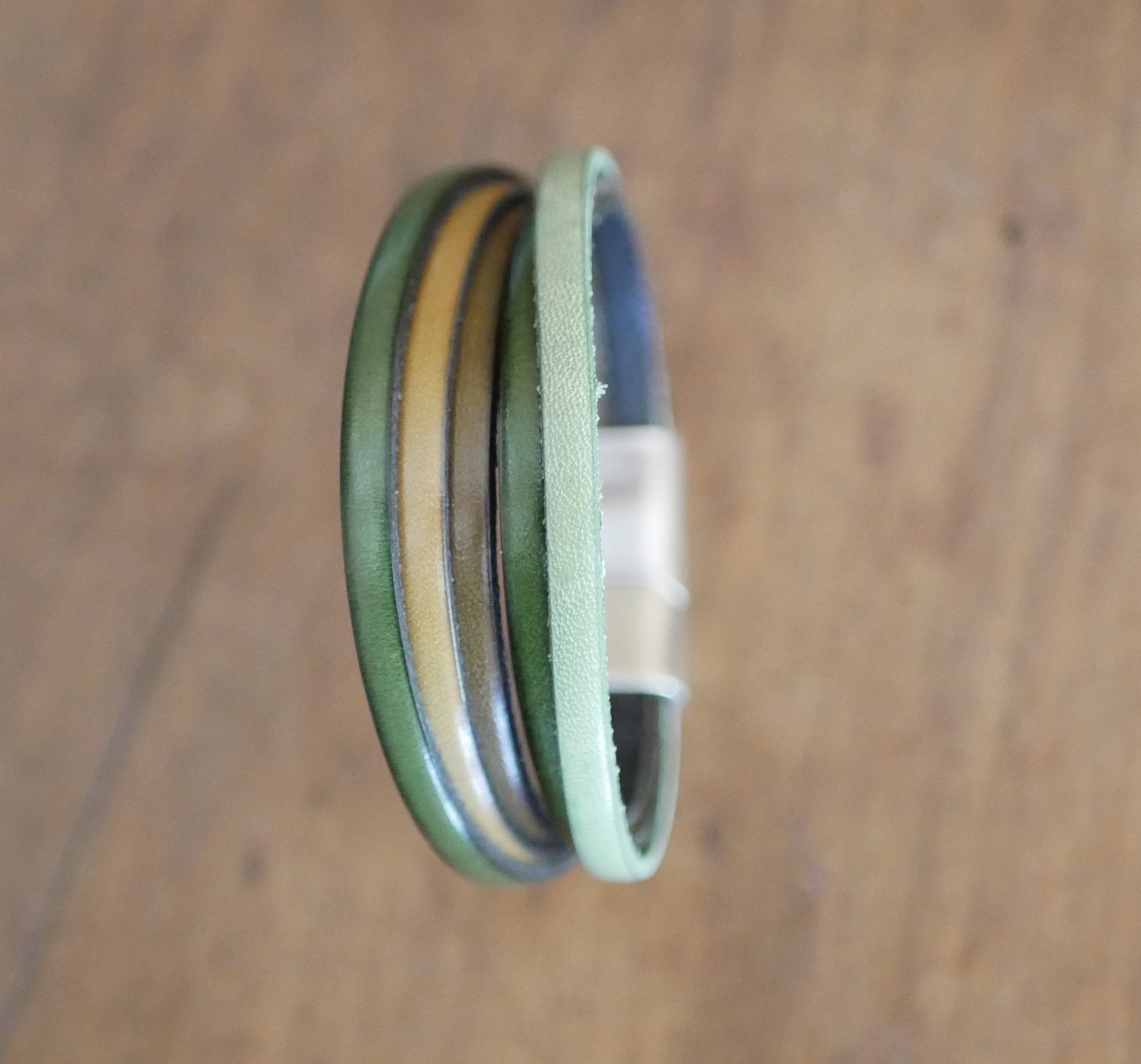 Multi-lederen manchetarmband in groentinten