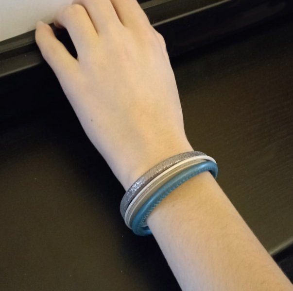 Blauwe en zilveren manchetarmband