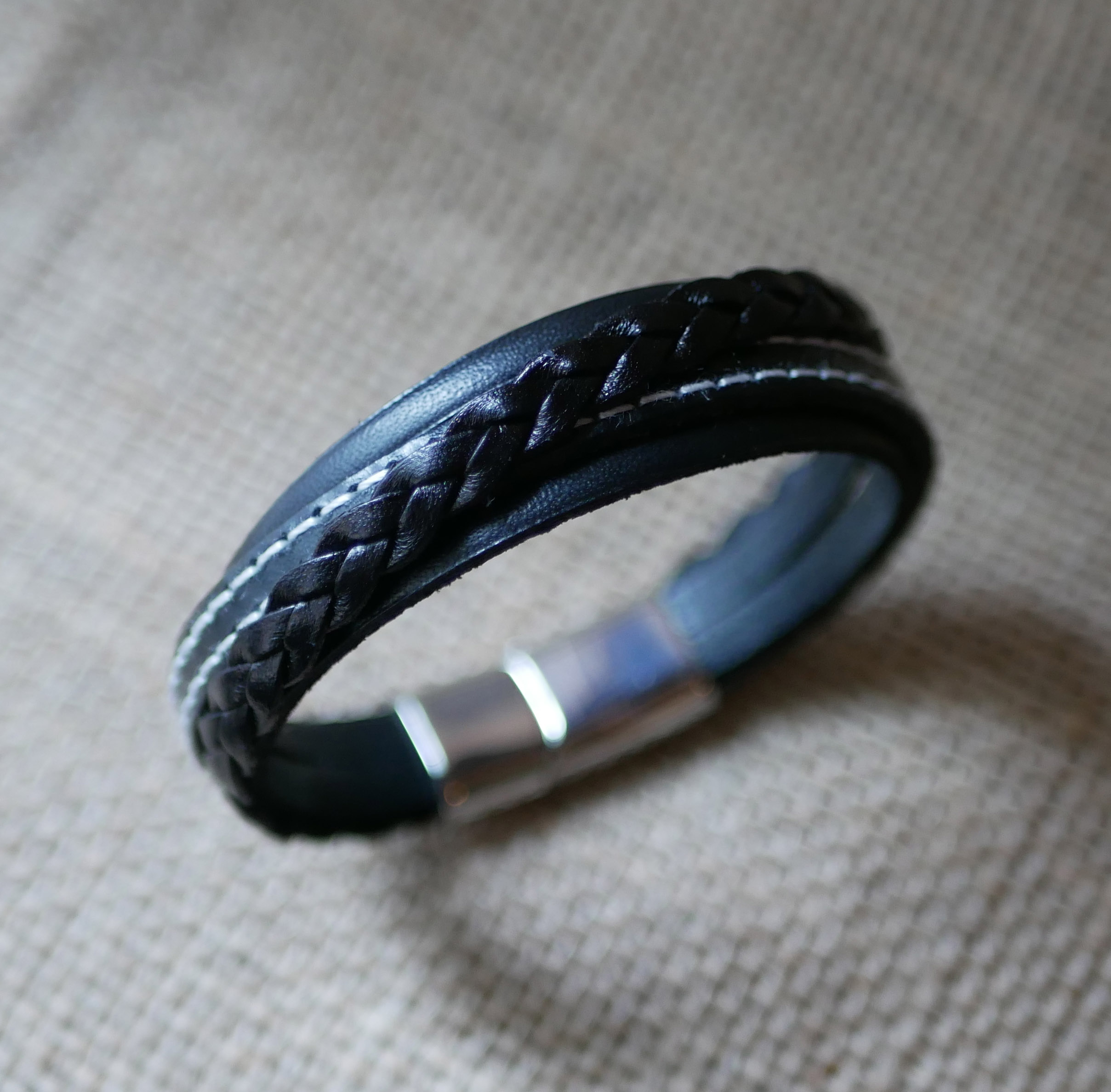 Mannenarmband met meerdere leren manchetten