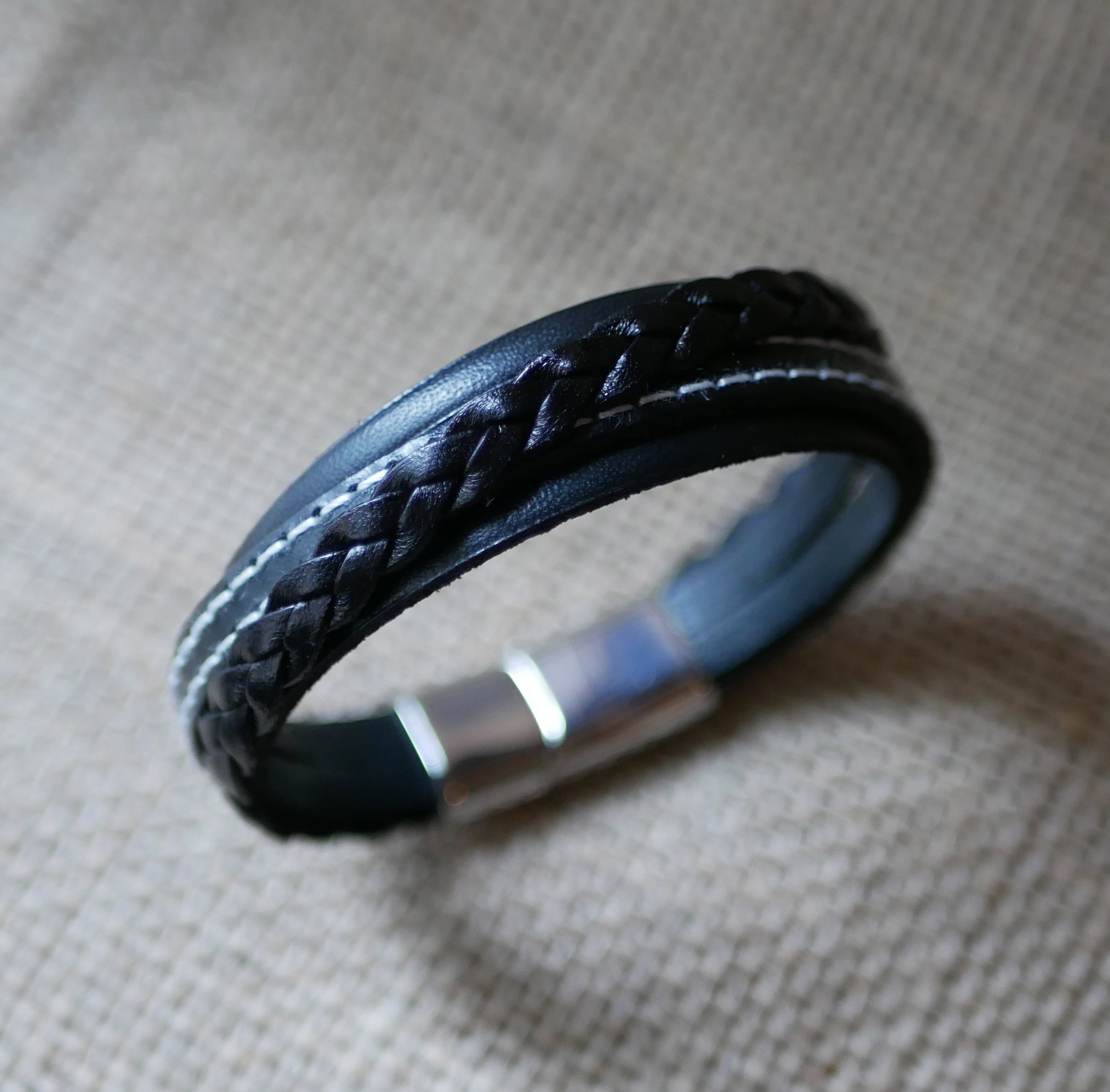 Mannenarmband met meerdere leren manchetten