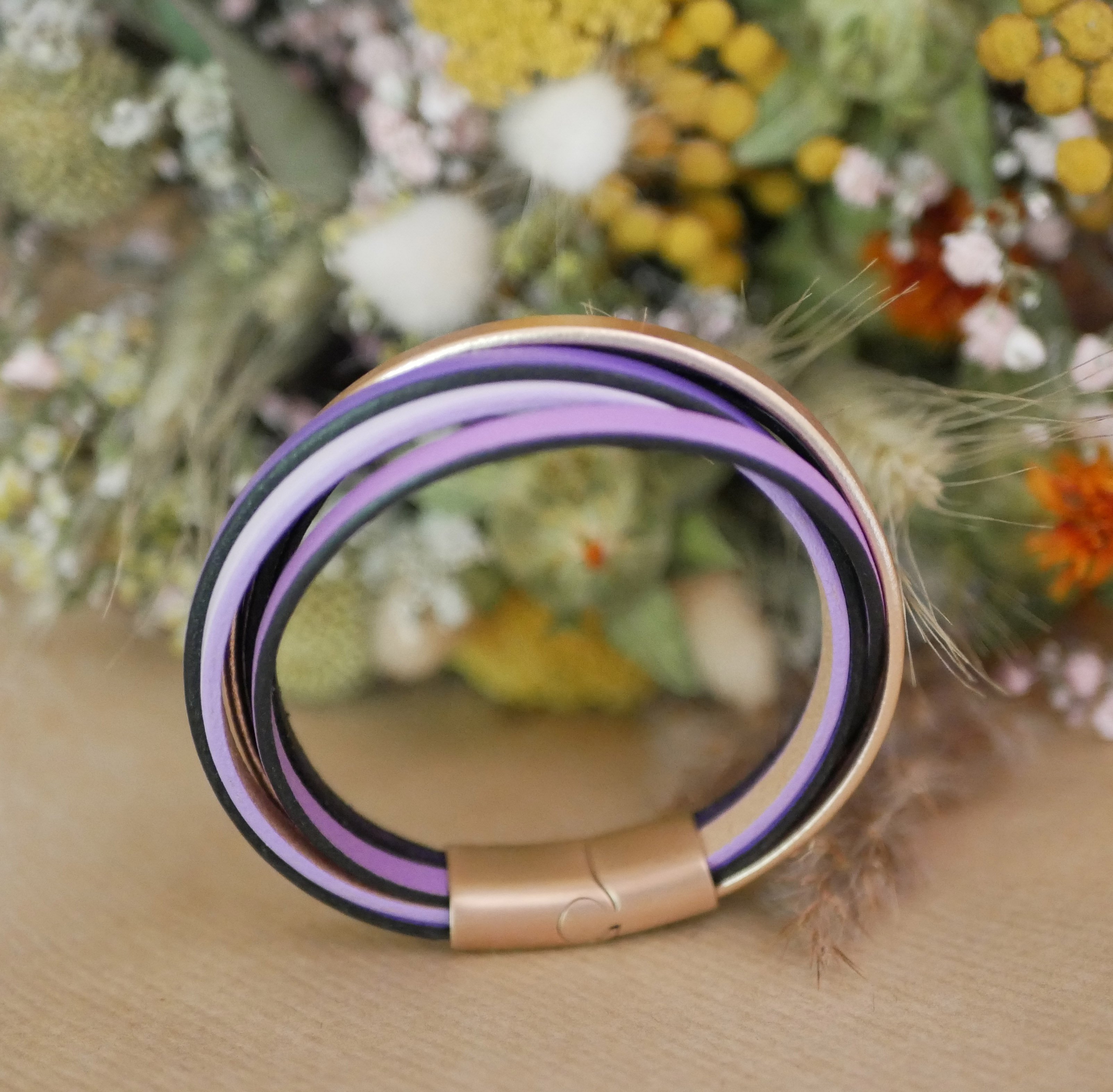 Multi-lederen manchetarmband in violet- en roségoudkleuren