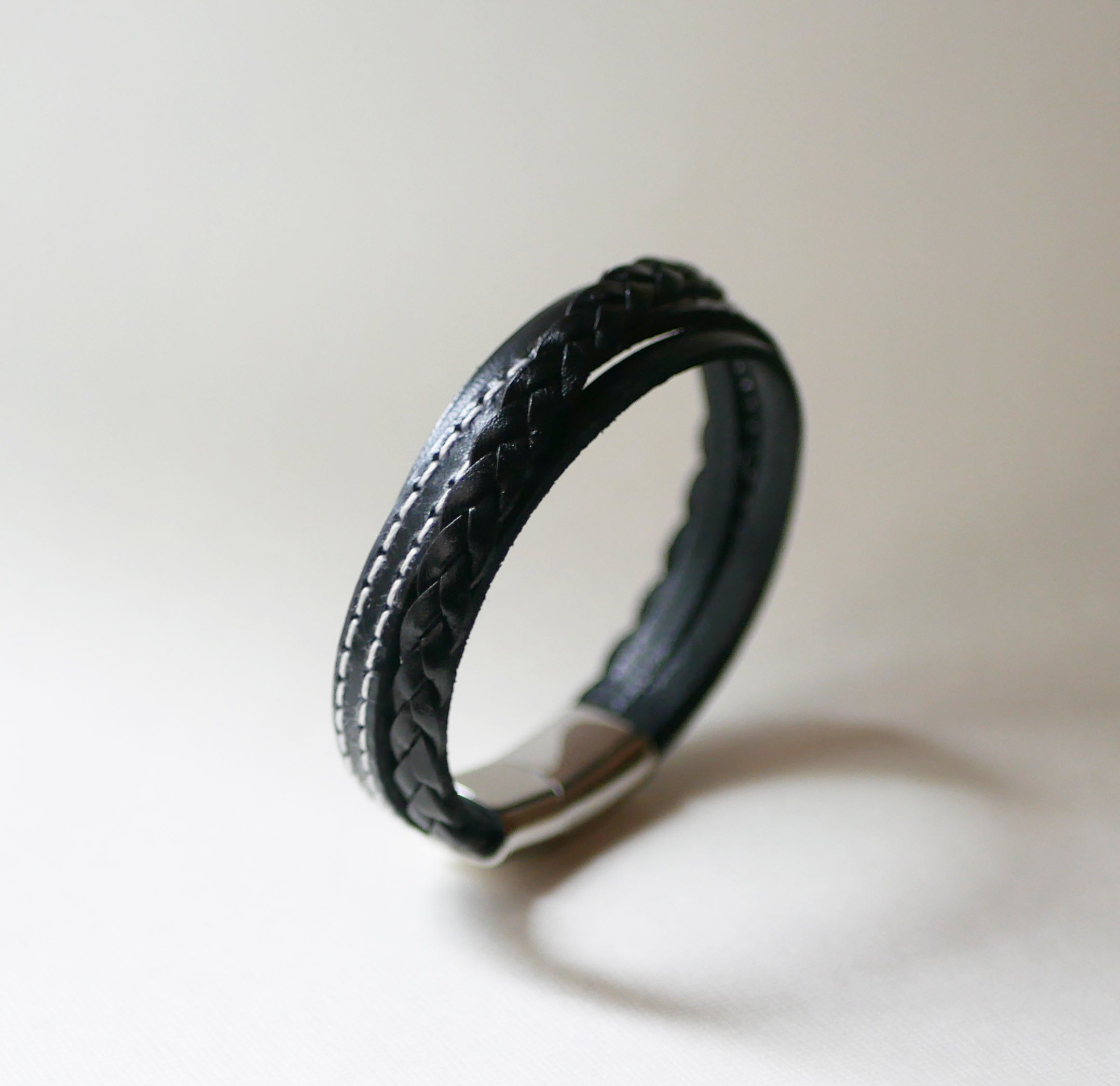 Mannenarmband met meerdere leren manchetten