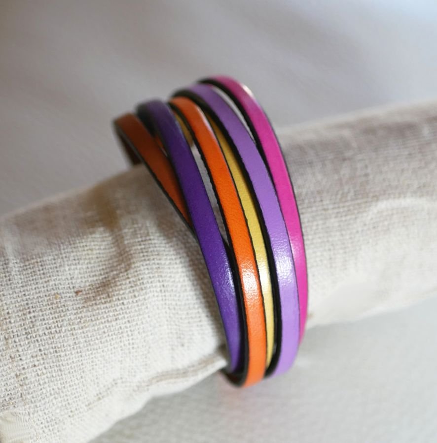 Multi-lederen manchet armband in tonische kleuren