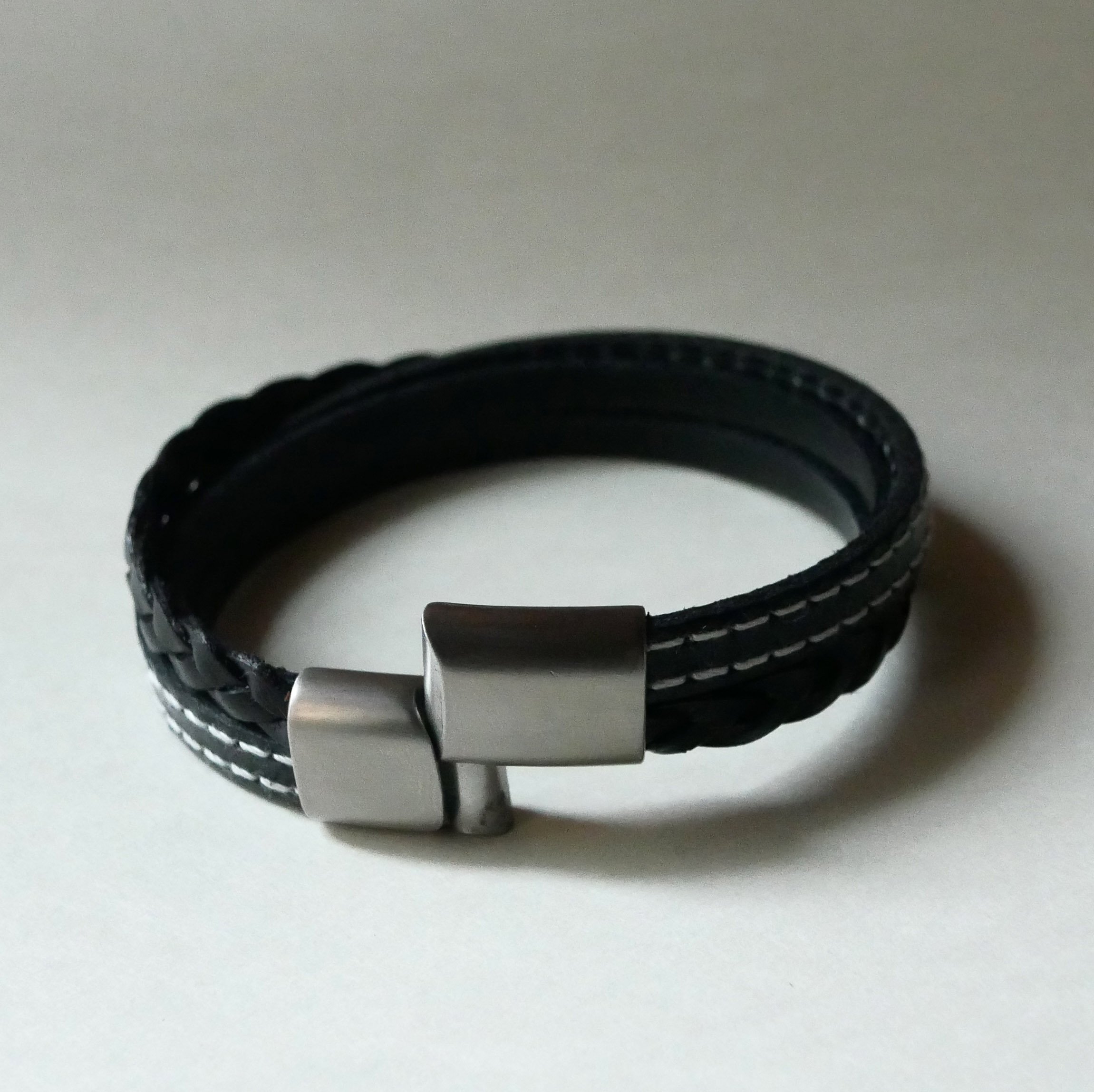 Mannenarmband met meerdere leren manchetten