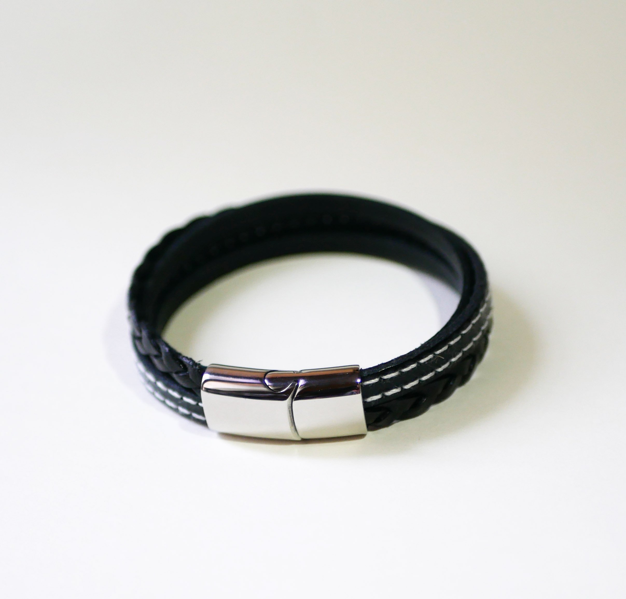 Mannenarmband met meerdere leren manchetten