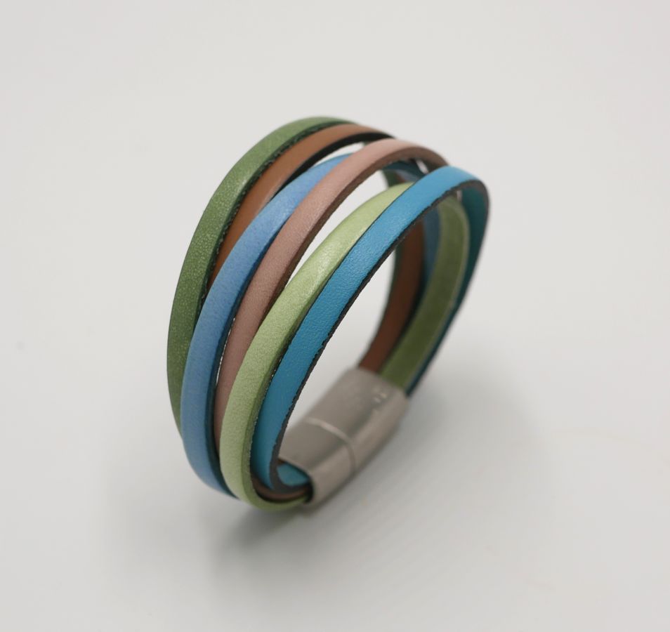 Multi-lederen manchetarmband in pastelkleuren