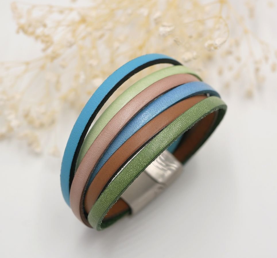 Multi-lederen manchetarmband in pastelkleuren