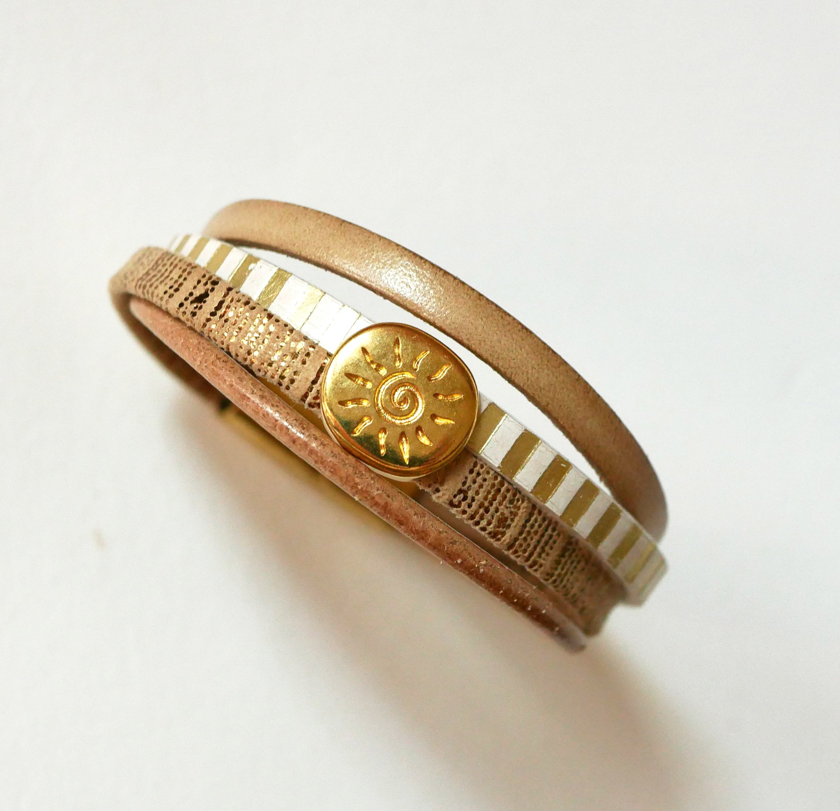 Leren manchetarmband met meerdere schakels en goudkleurige sunray lus