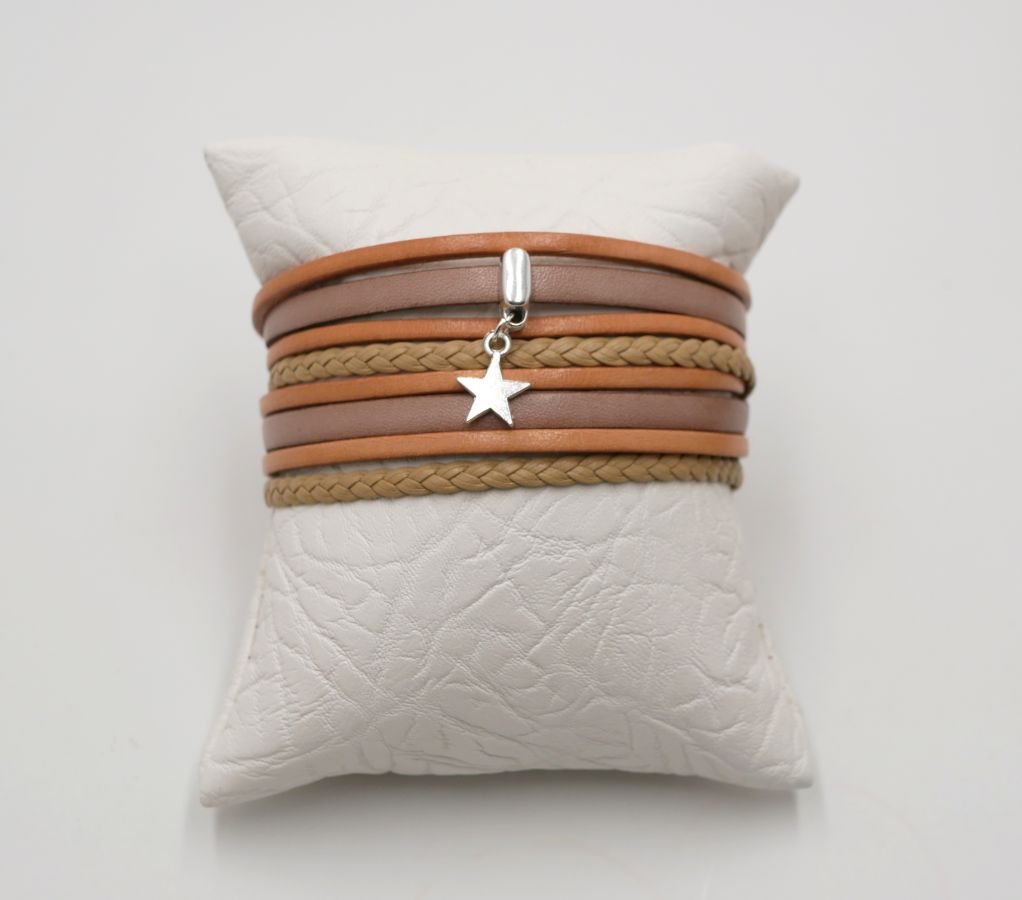 Aanpasbare multi lederen armband met beige hanger 