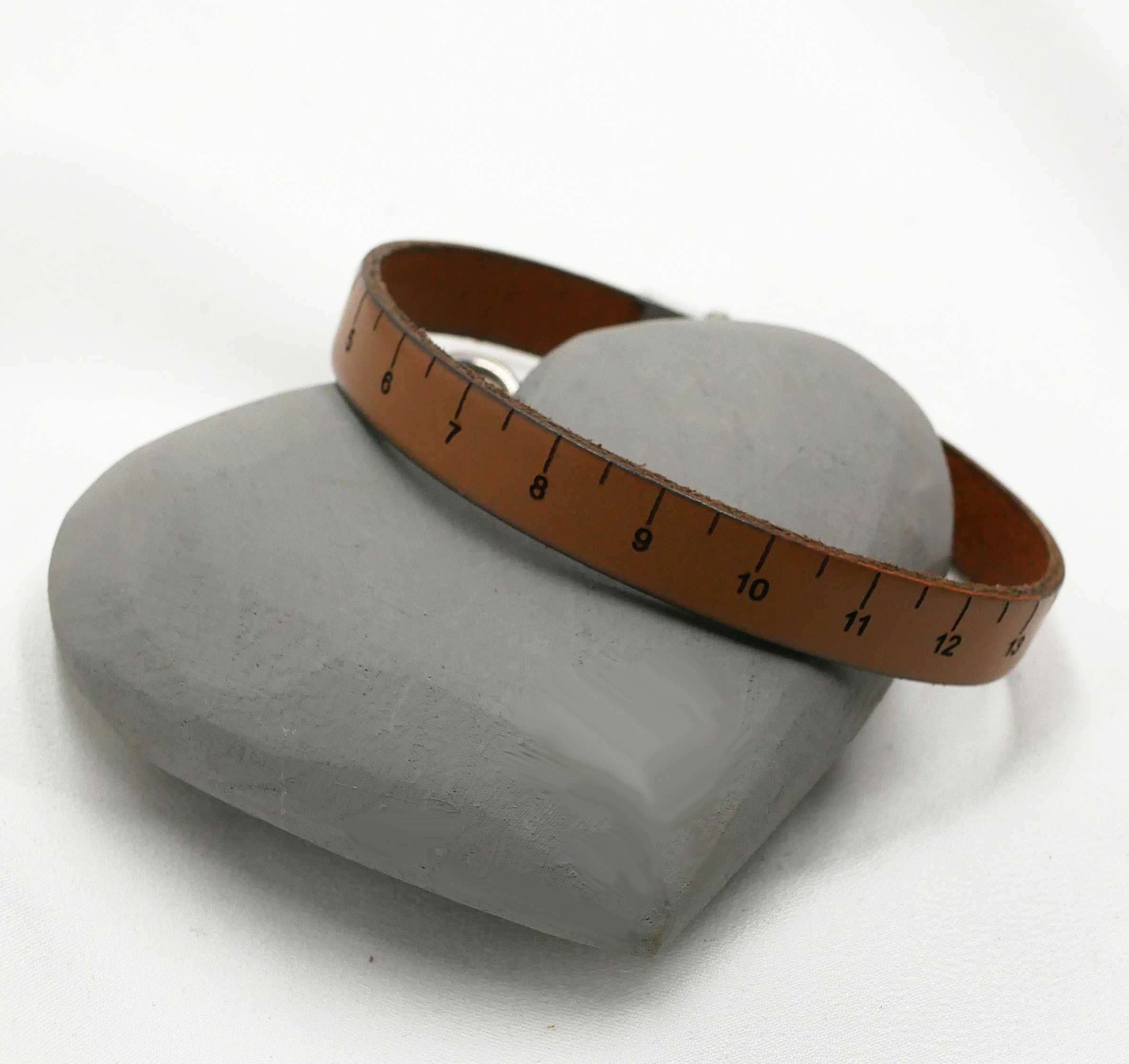 Naaimeterarmband van leer, gegraveerd in cm en aanpasbaar op de achterkant