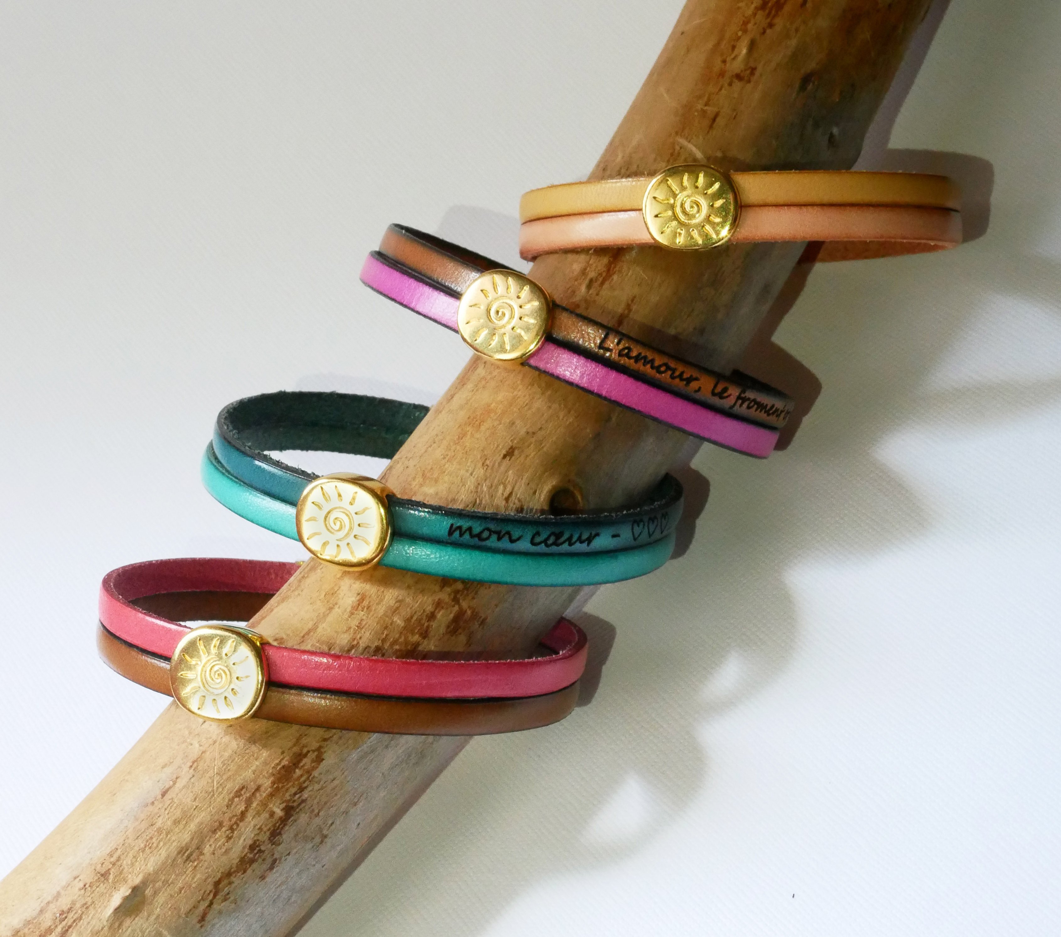 Soleil gouden armband op een duo van leer om te personaliseren en graveren