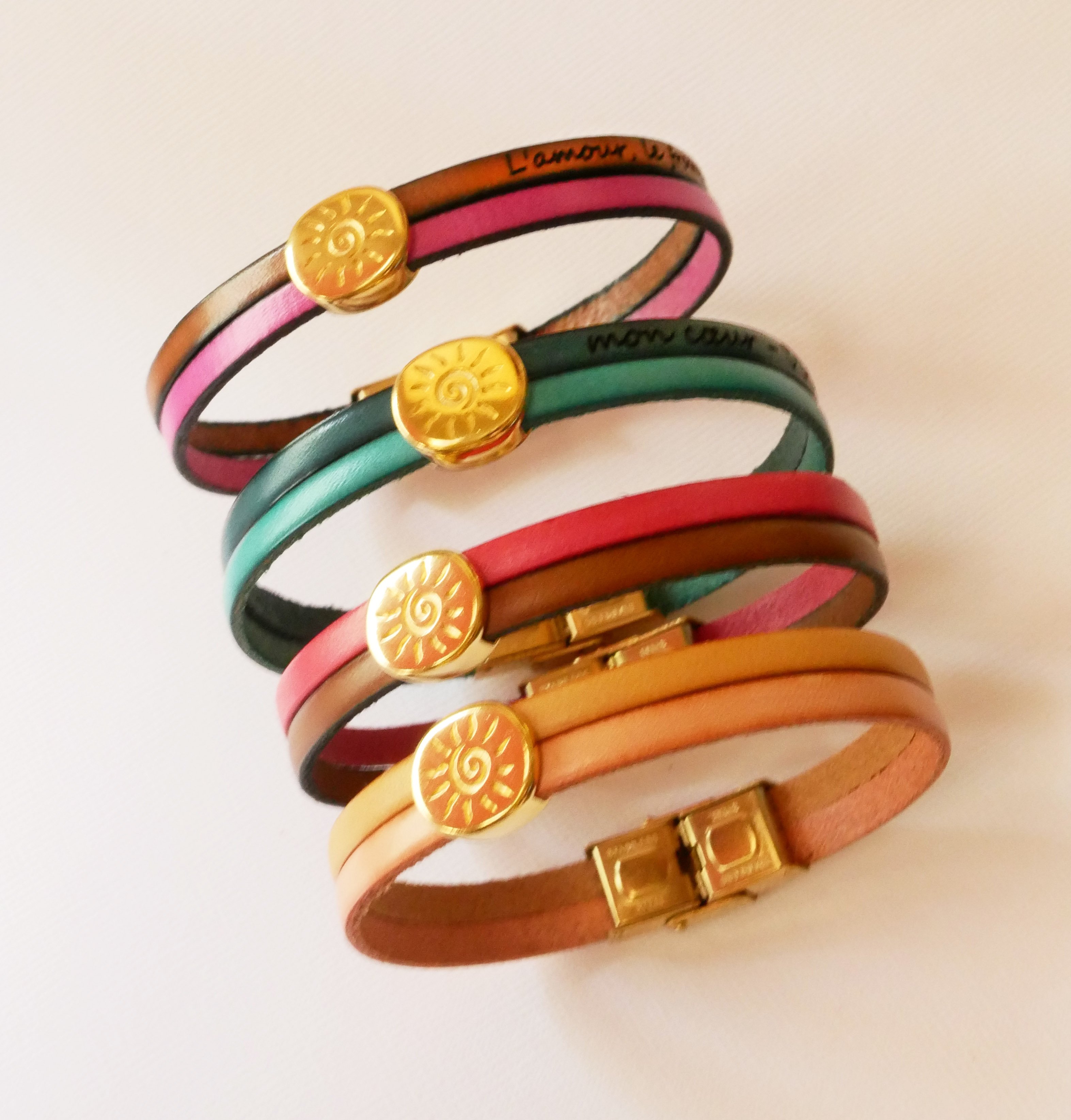 Soleil gouden armband op een duo van leer om te personaliseren en graveren