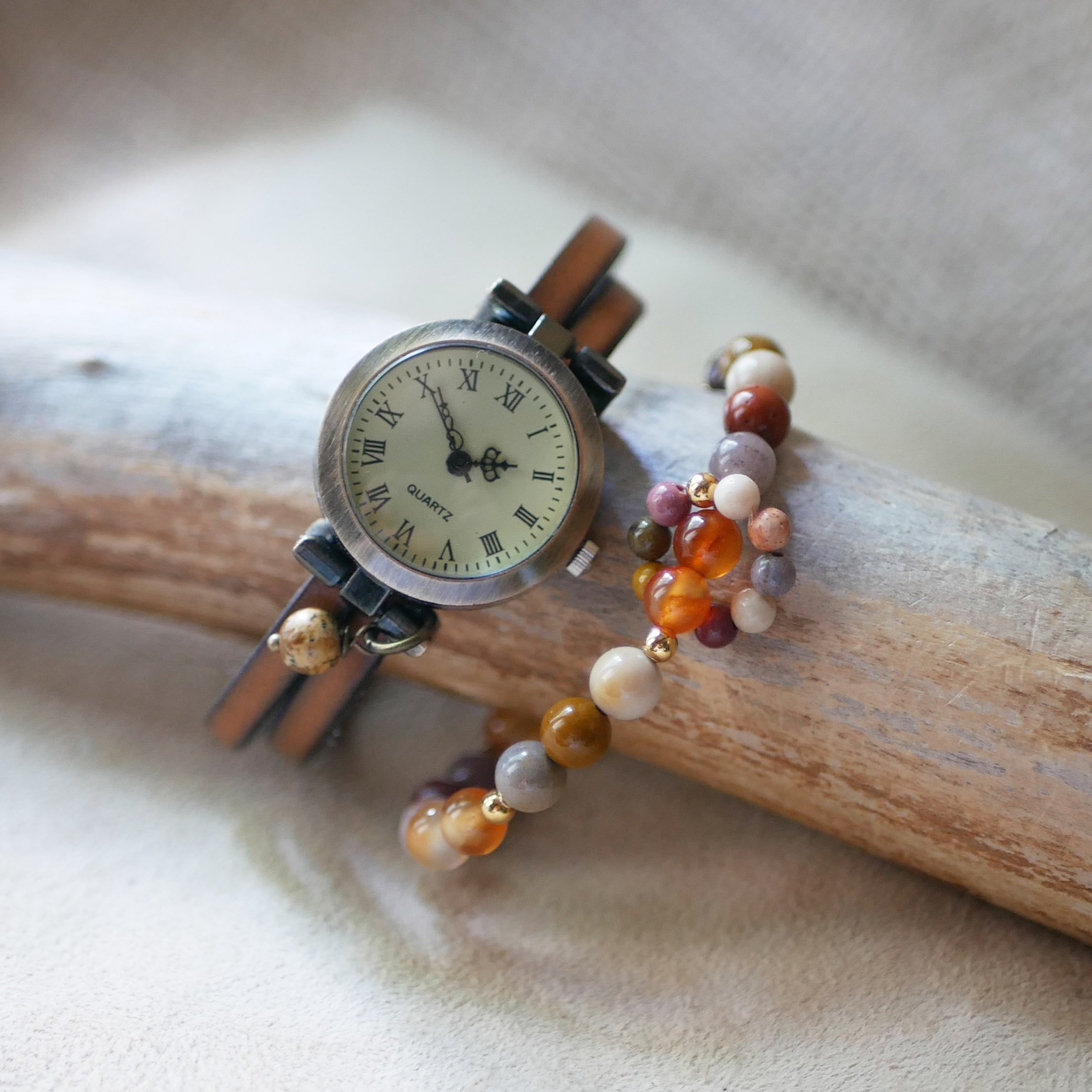 Mokaïte en Cornaliet natuurstenen armband met miniparelring
