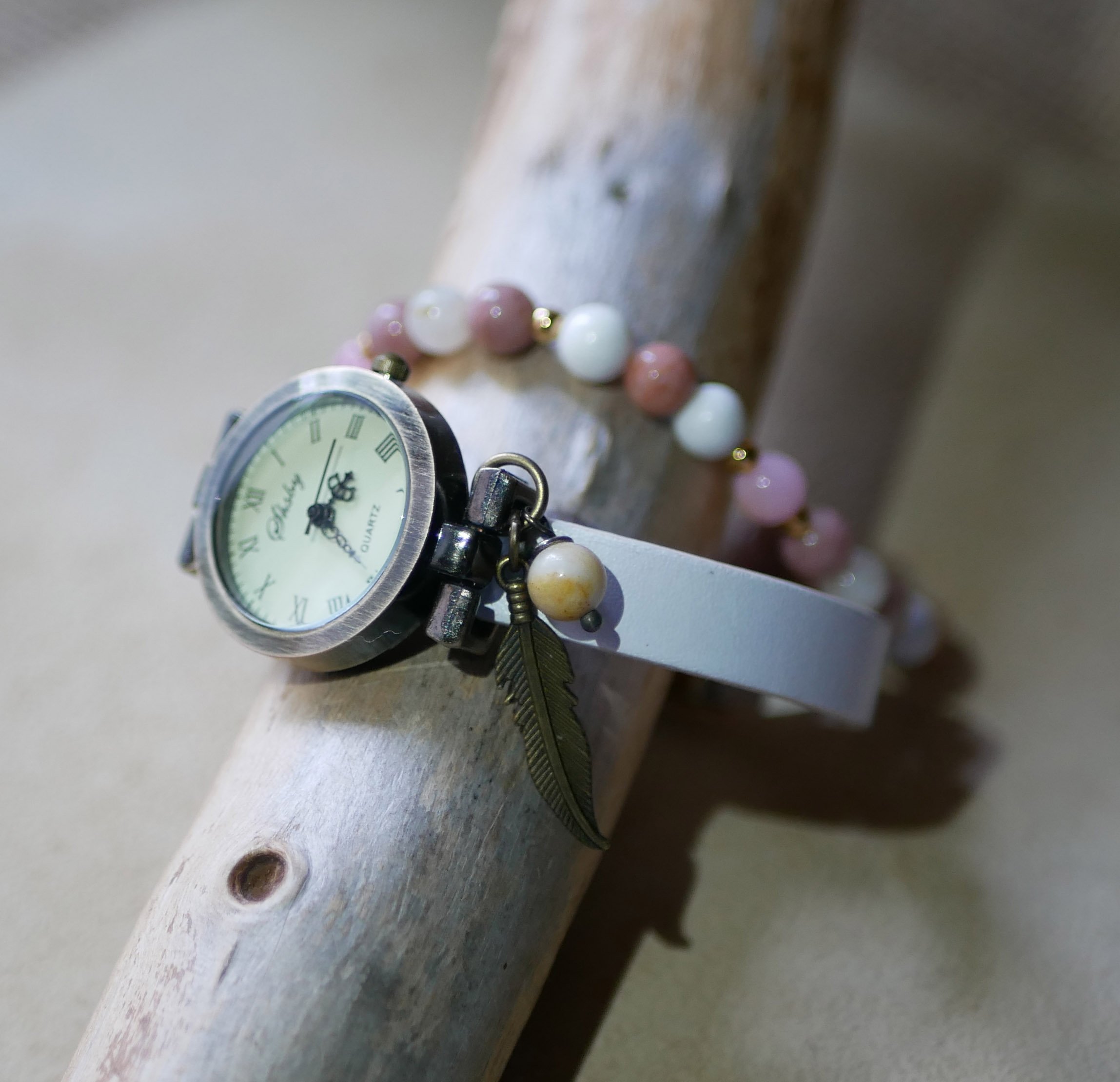 Howliet en Rhodoniet natuursteen en gouden kralenarmband