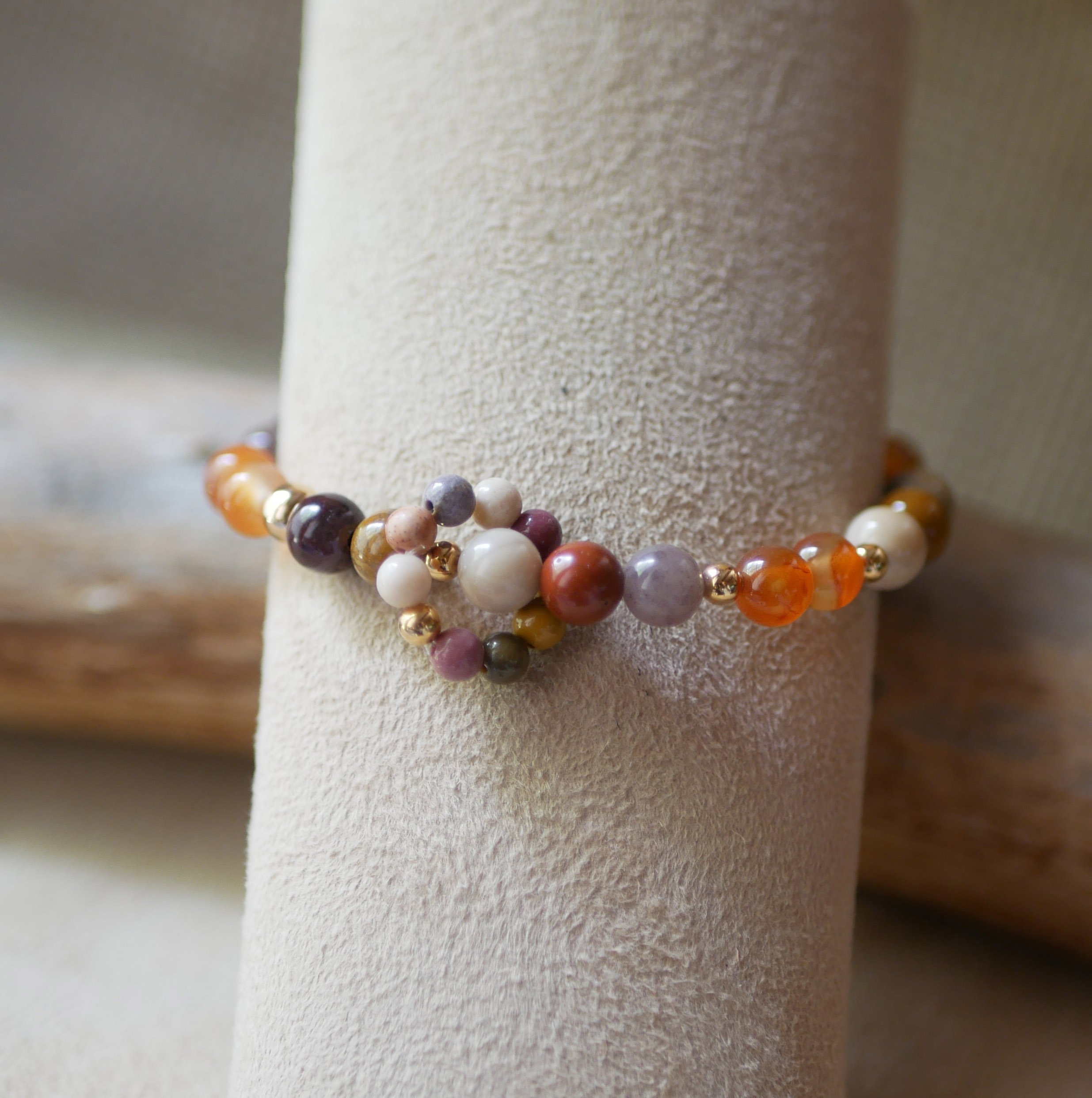 Mokaïte en Cornaliet natuurstenen armband met miniparelring