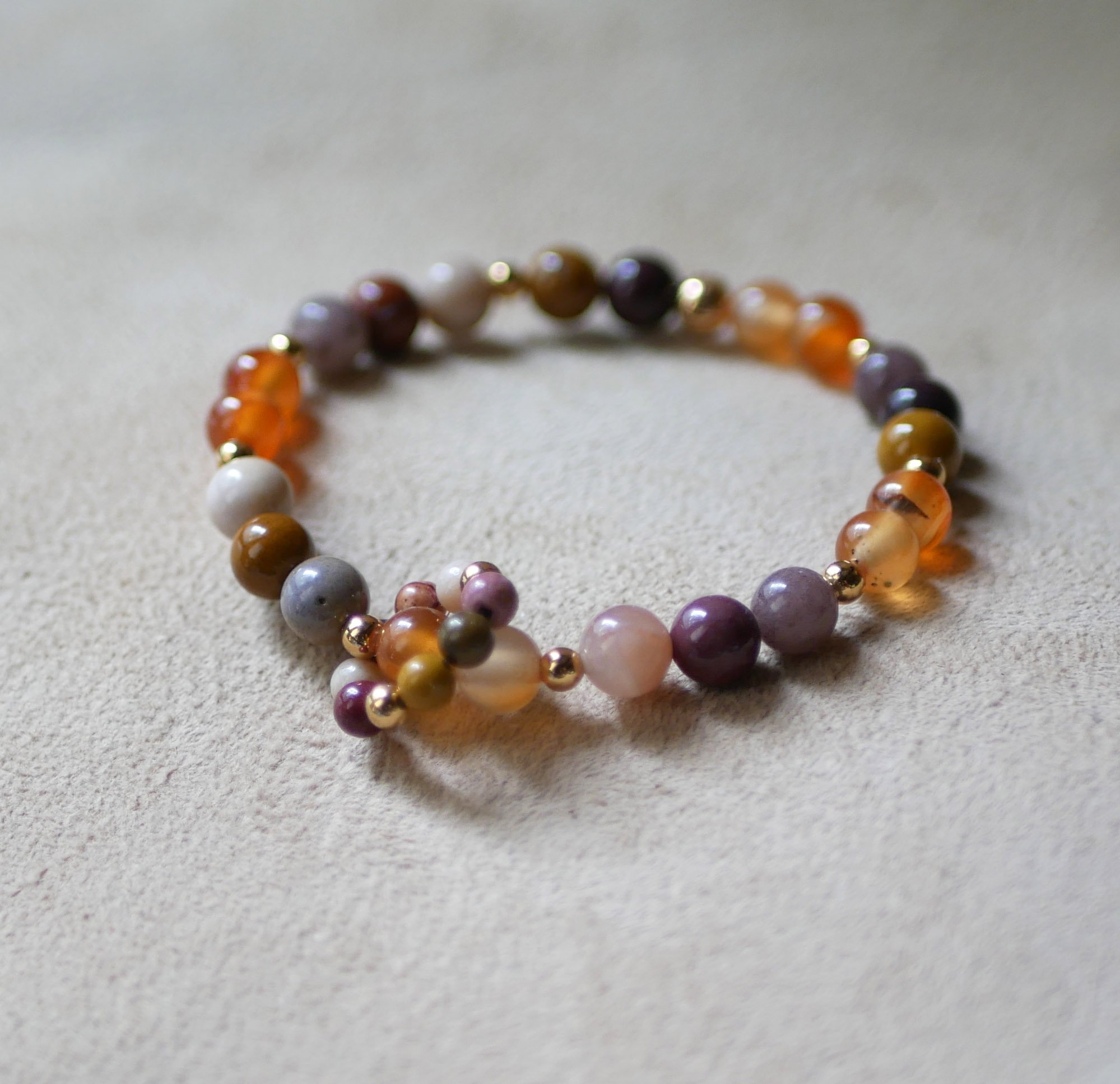 Mokaïte en Cornaliet natuurstenen armband met miniparelring