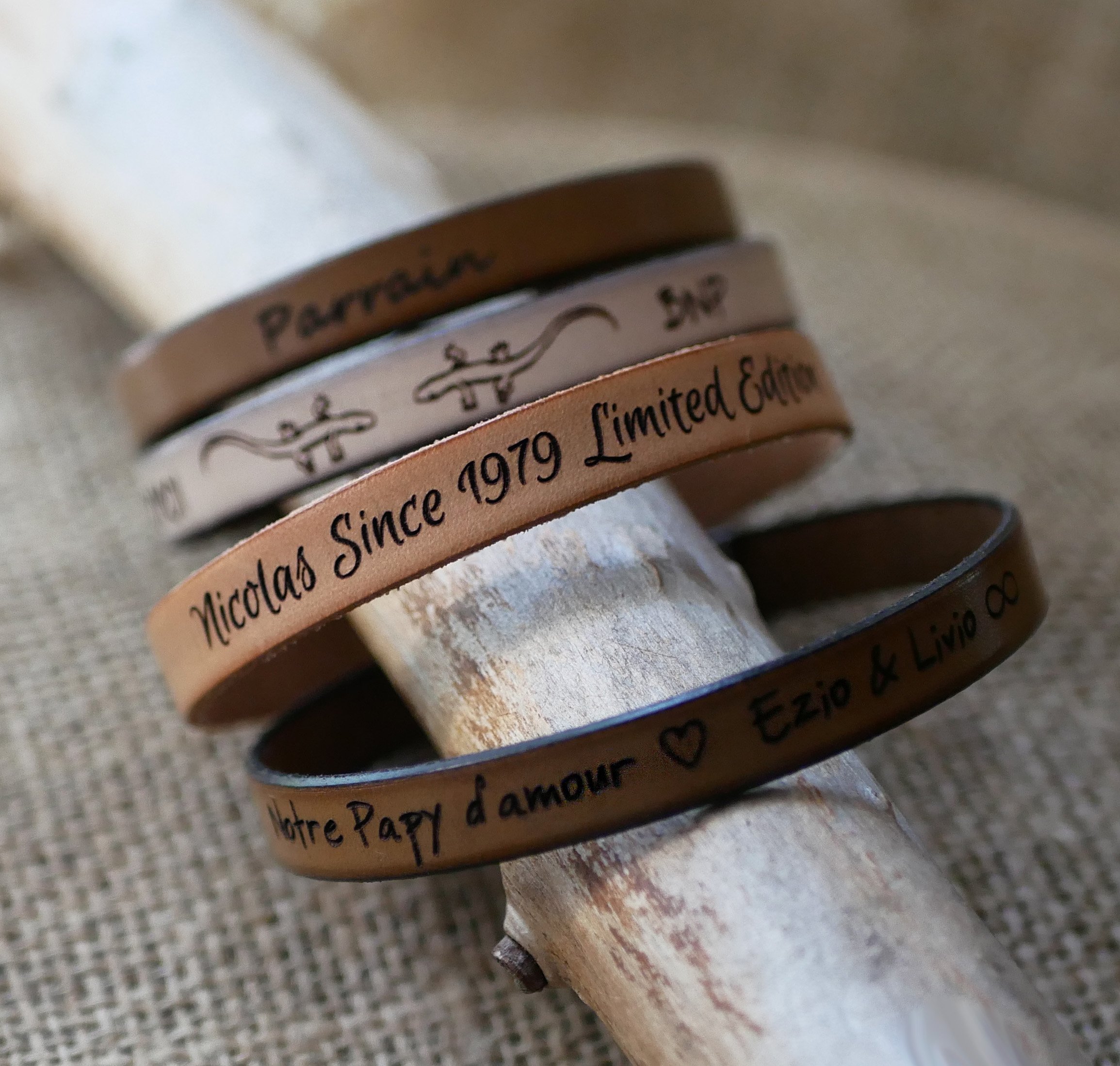 Aanpasbare gegraveerde leren armband voor mannen keuze van sluiting 