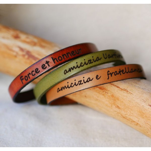 Aanpasbare gegraveerde leren armband voor mannen keuze van sluiting 