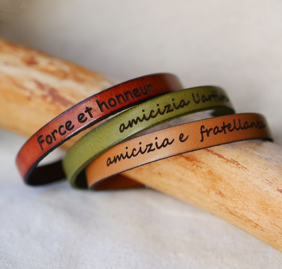 Aanpasbare gegraveerde leren armband voor mannen keuze van sluiting 