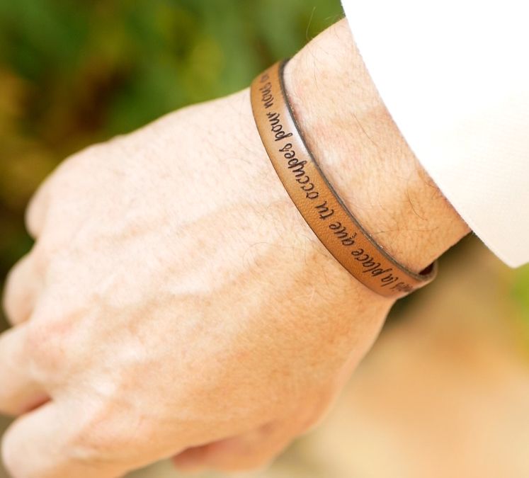 Aanpasbare gegraveerde leren armband voor mannen keuze van sluiting 