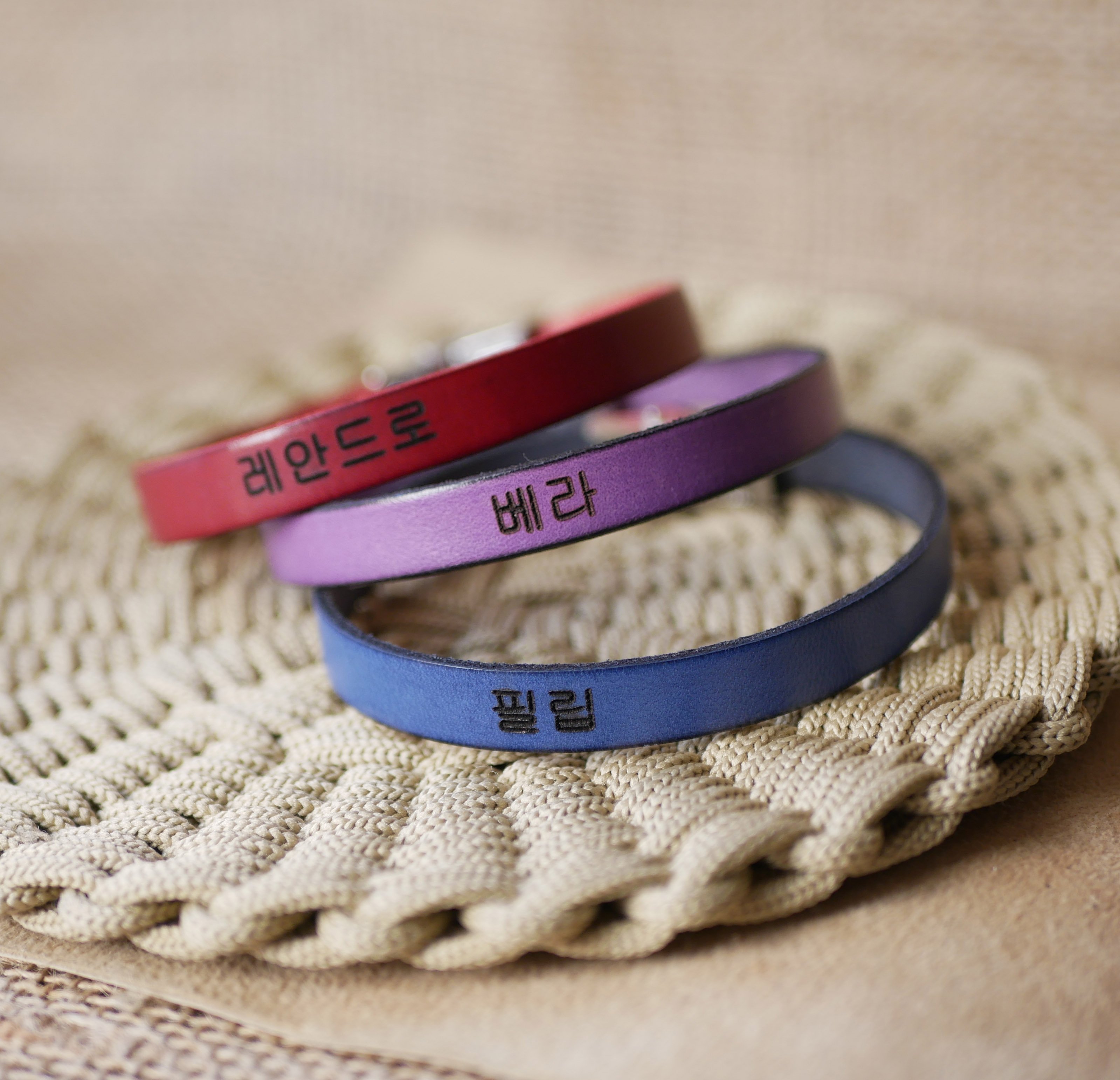 Koreaanse kpop fan naamarmband in leer om te personaliseren