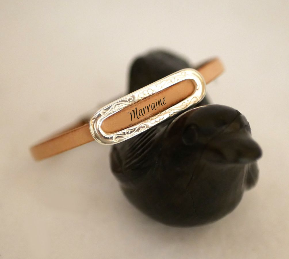 Armband met gepersonaliseerde voornaam door gravure op leer 