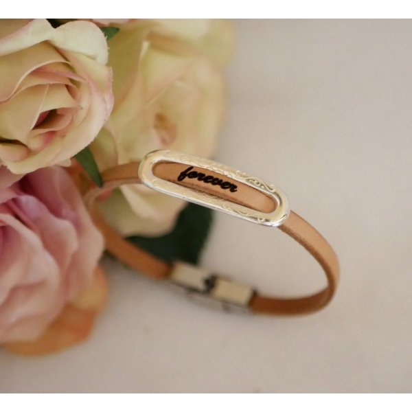 Armband met gepersonaliseerde voornaam door gravure op leer 
