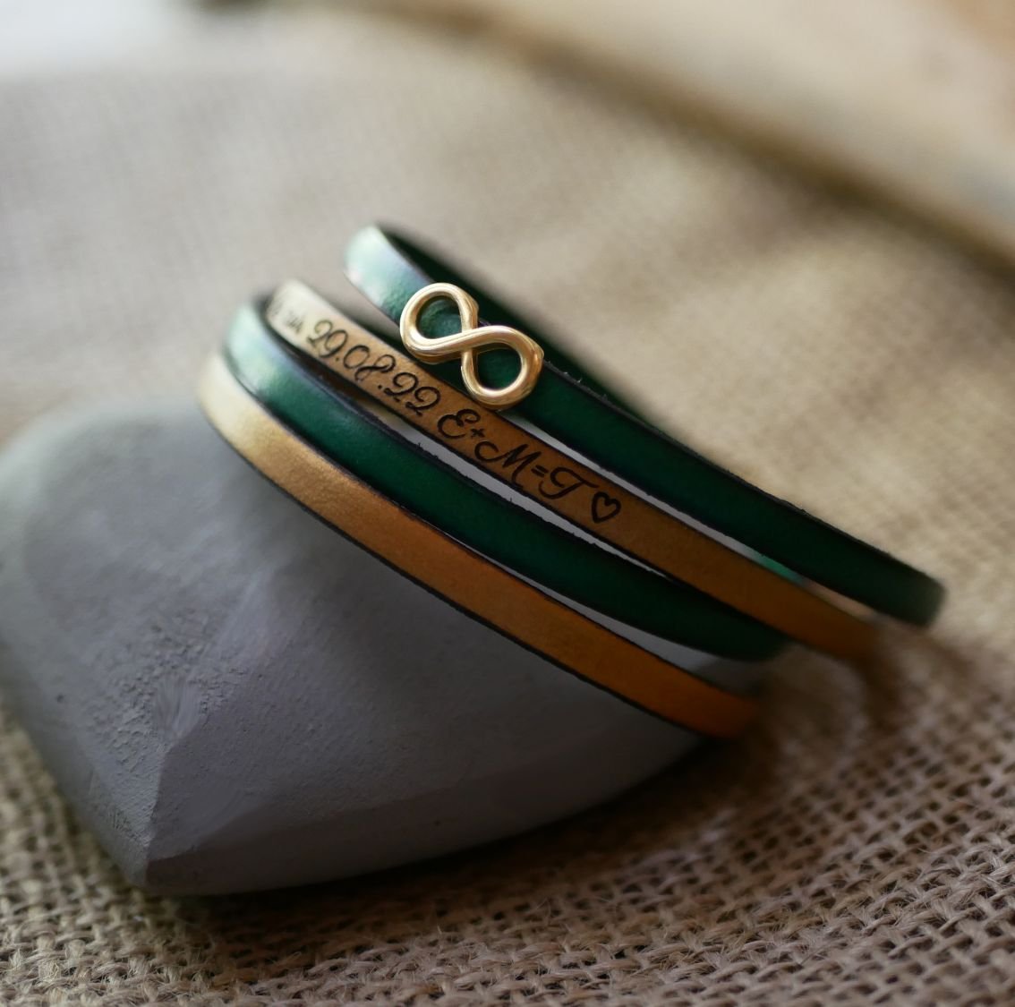 Gouden armband met oneindigheidssymbool in 2 leren om te personaliseren  