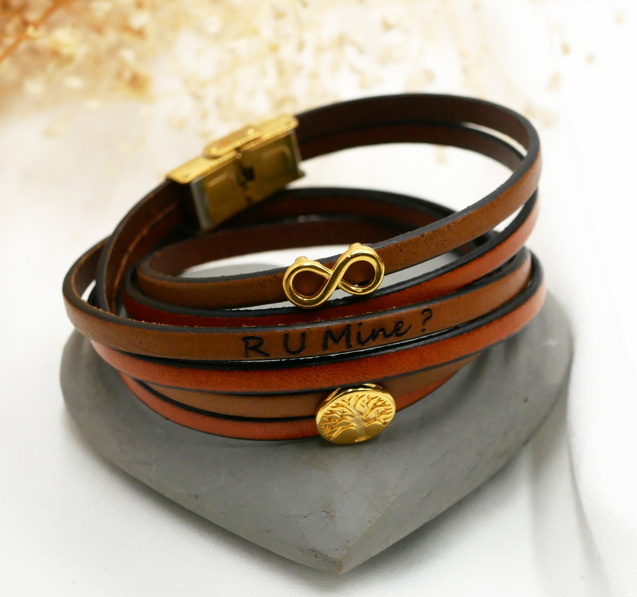 Leren armband met oneindigheidssymbool en gouden levensboom cabochon om te personaliseren  