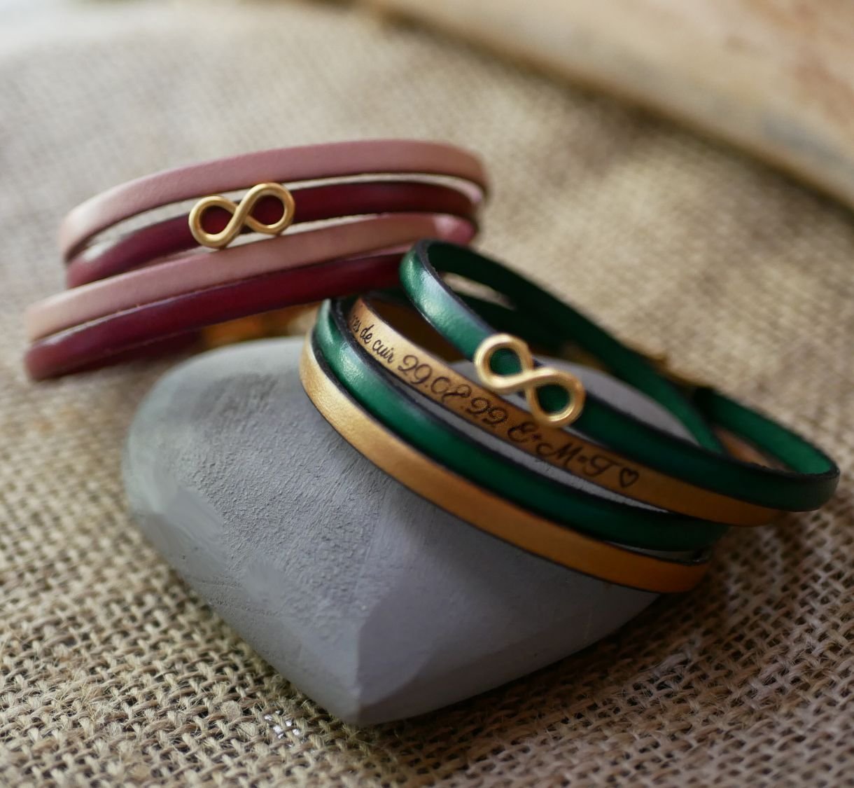 Gouden armband met oneindigheidssymbool in 2 leren om te personaliseren  