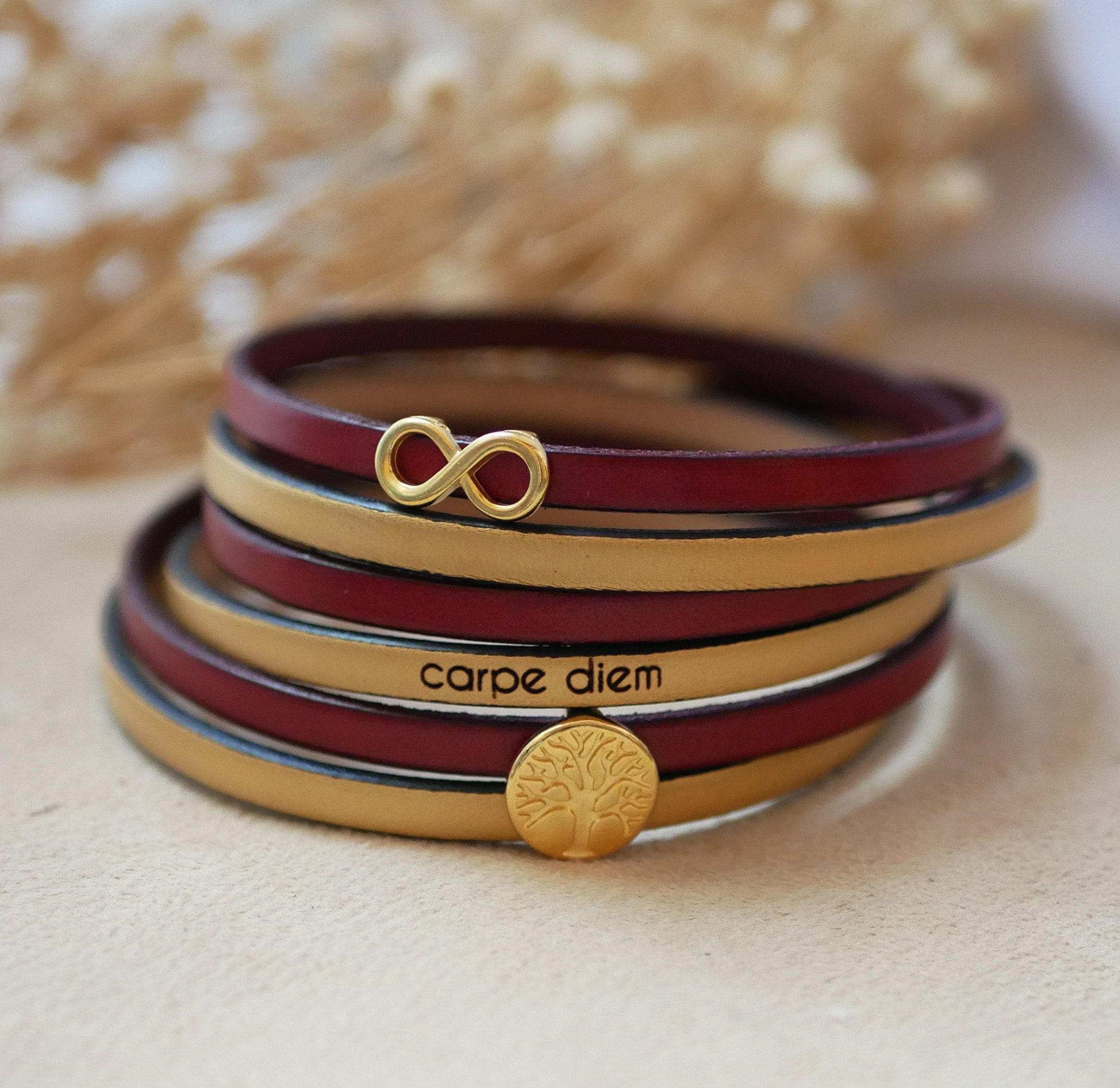 Leren armband met oneindigheidssymbool en gouden levensboom cabochon om te personaliseren  