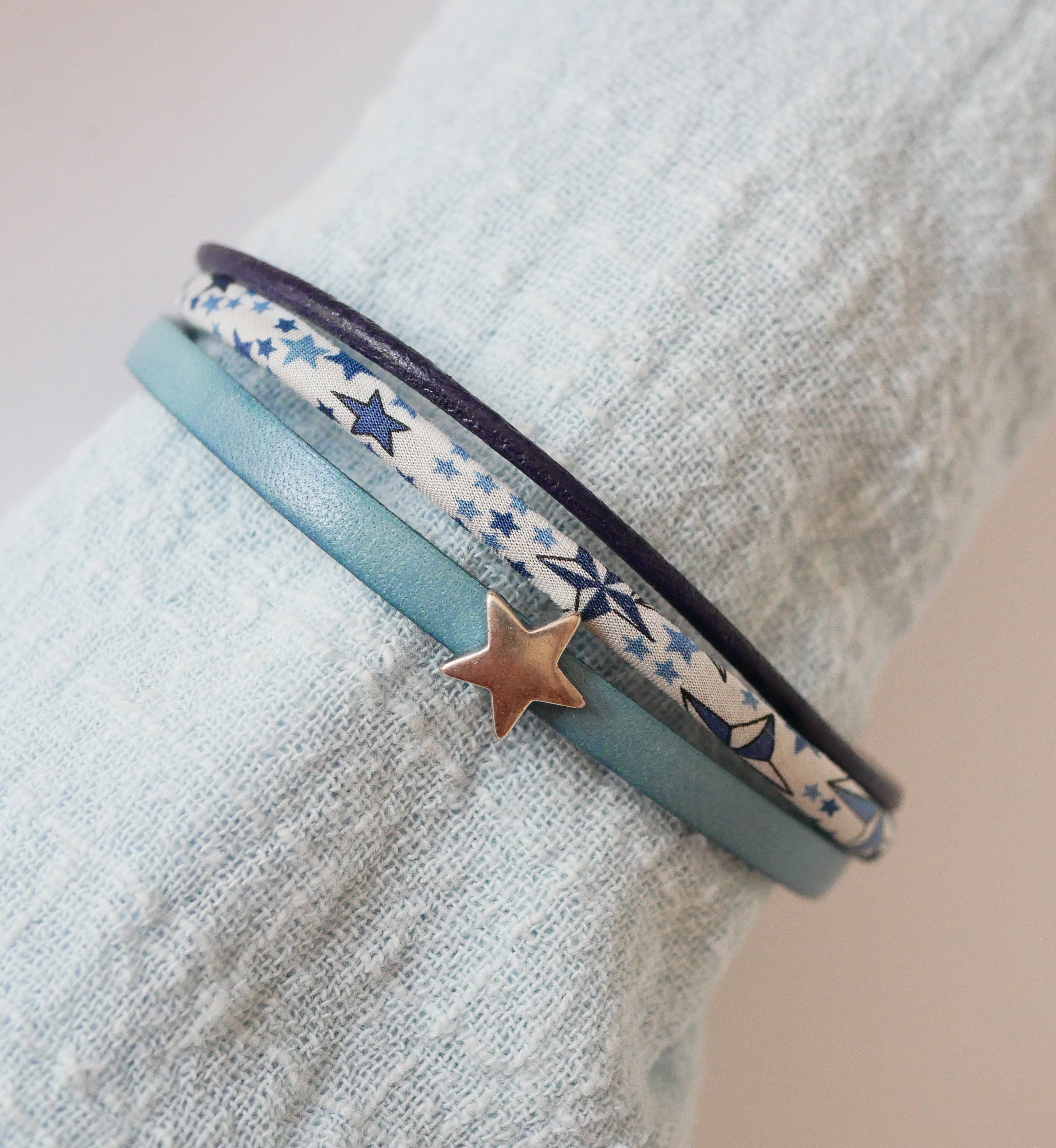 Trio van leer en Liberty koord armband met blauwe sterren