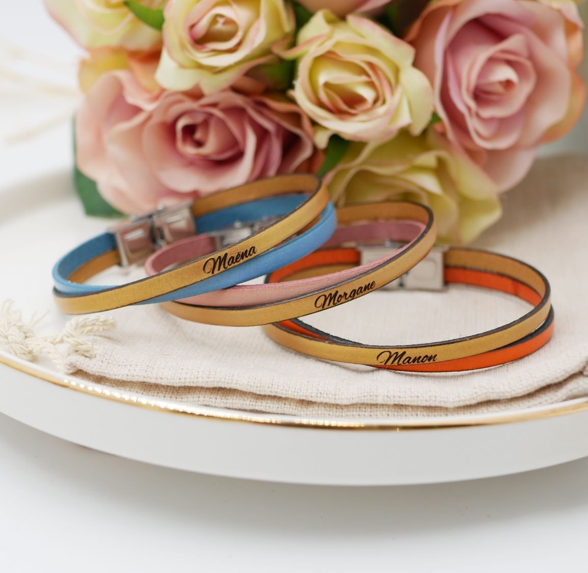 Gepersonaliseerde gekruiste leren duoarmband voor meisjes of vrouwen 