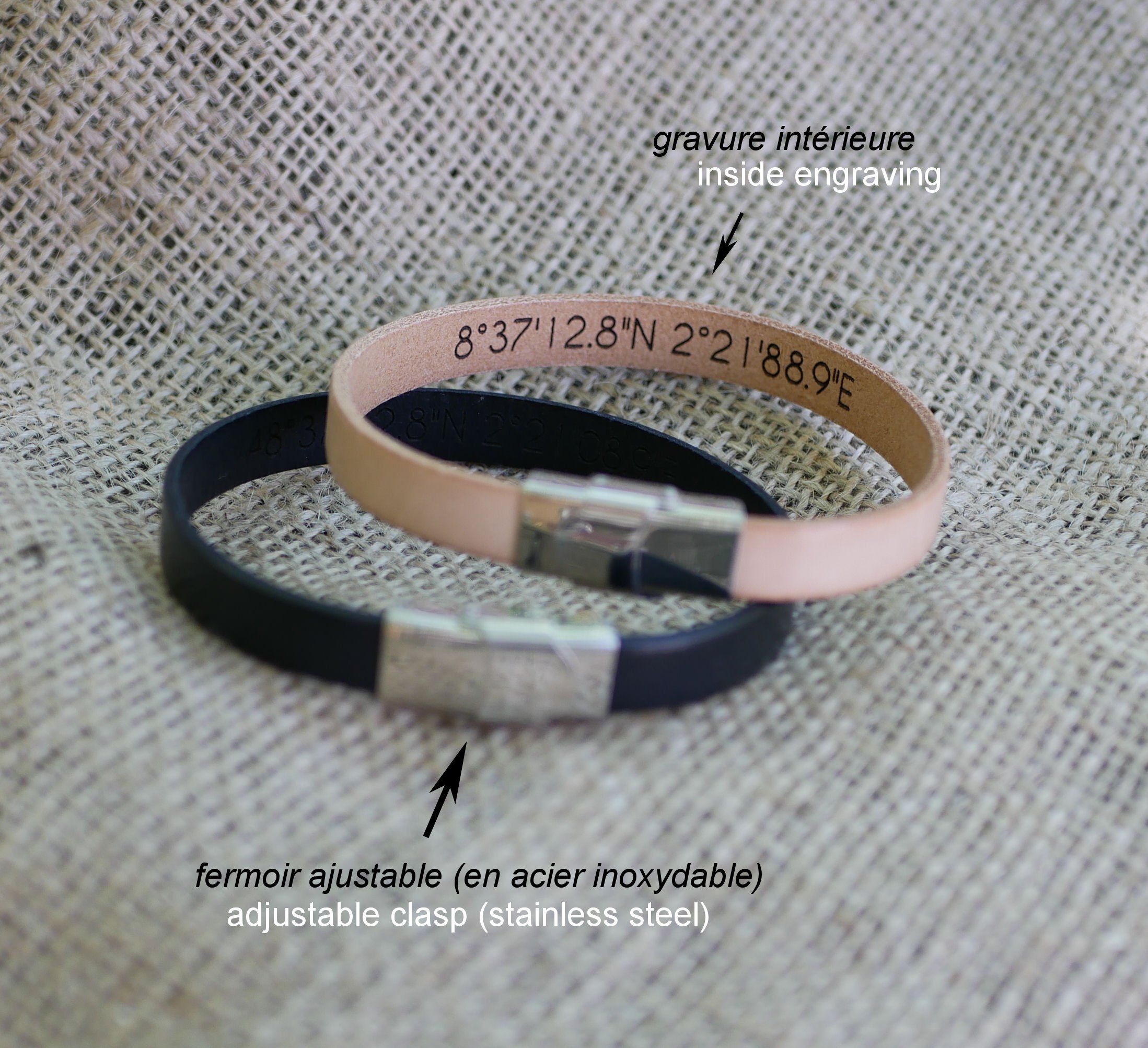 Gegraveerd cadeau voor een koppel: 2 leren armbanden gepersonaliseerd met dezelfde gravure 