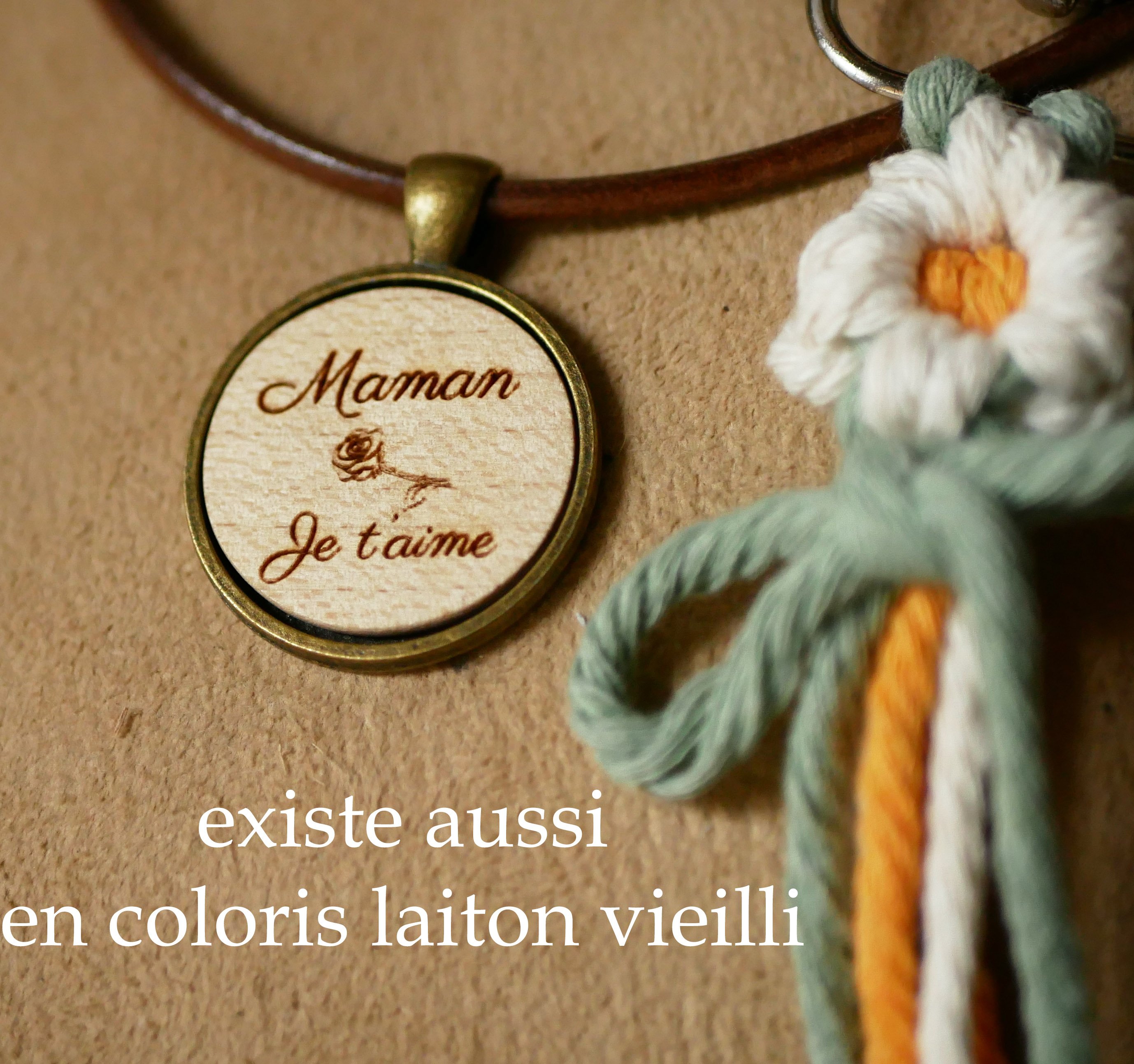 Leren halsketting met gegraveerde houten cabochon hanger om te personaliseren
