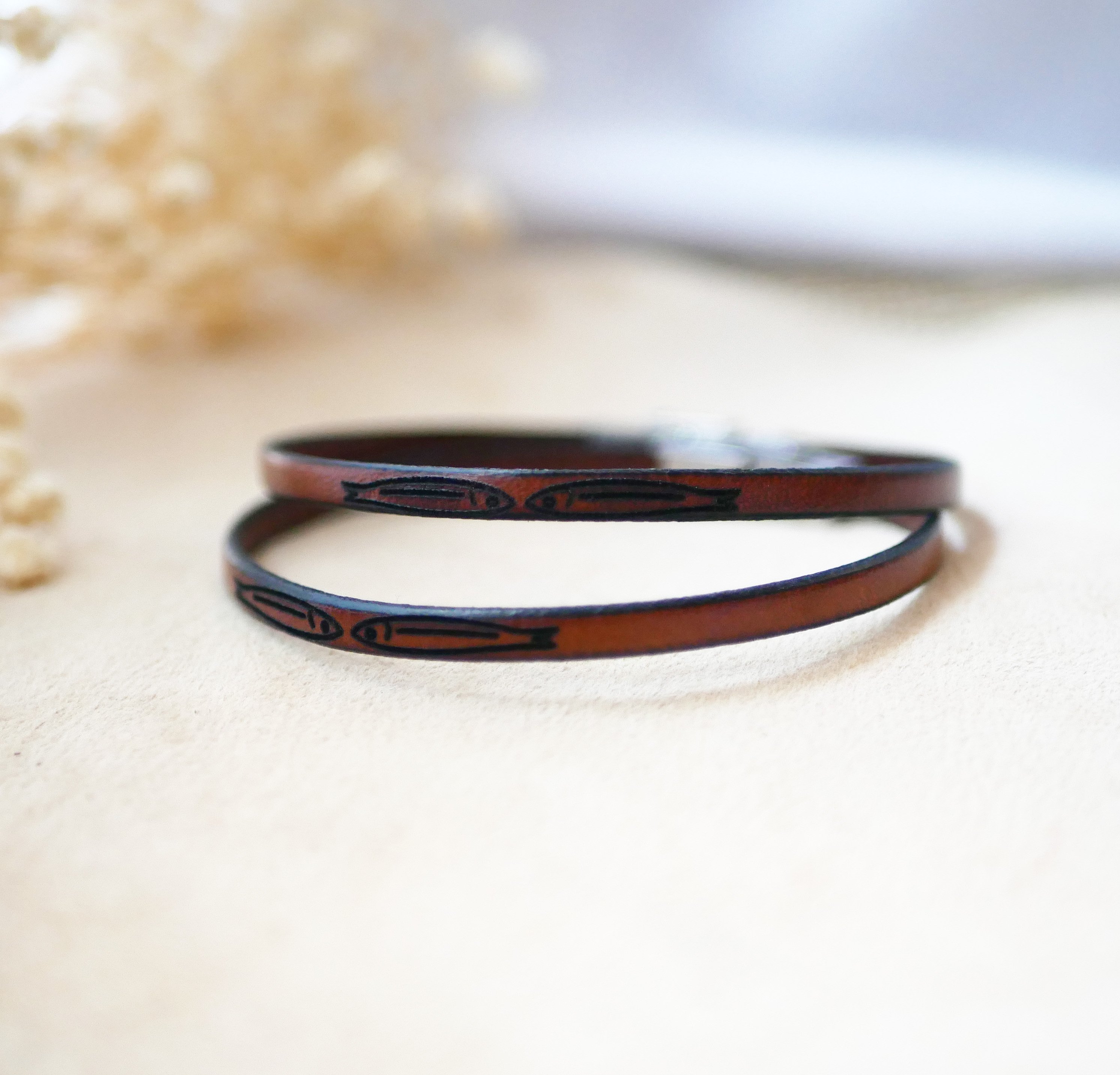 Set van 20 leren armbanden zelfs gegraveerd voor Save the date of huwelijksgast geschenken
