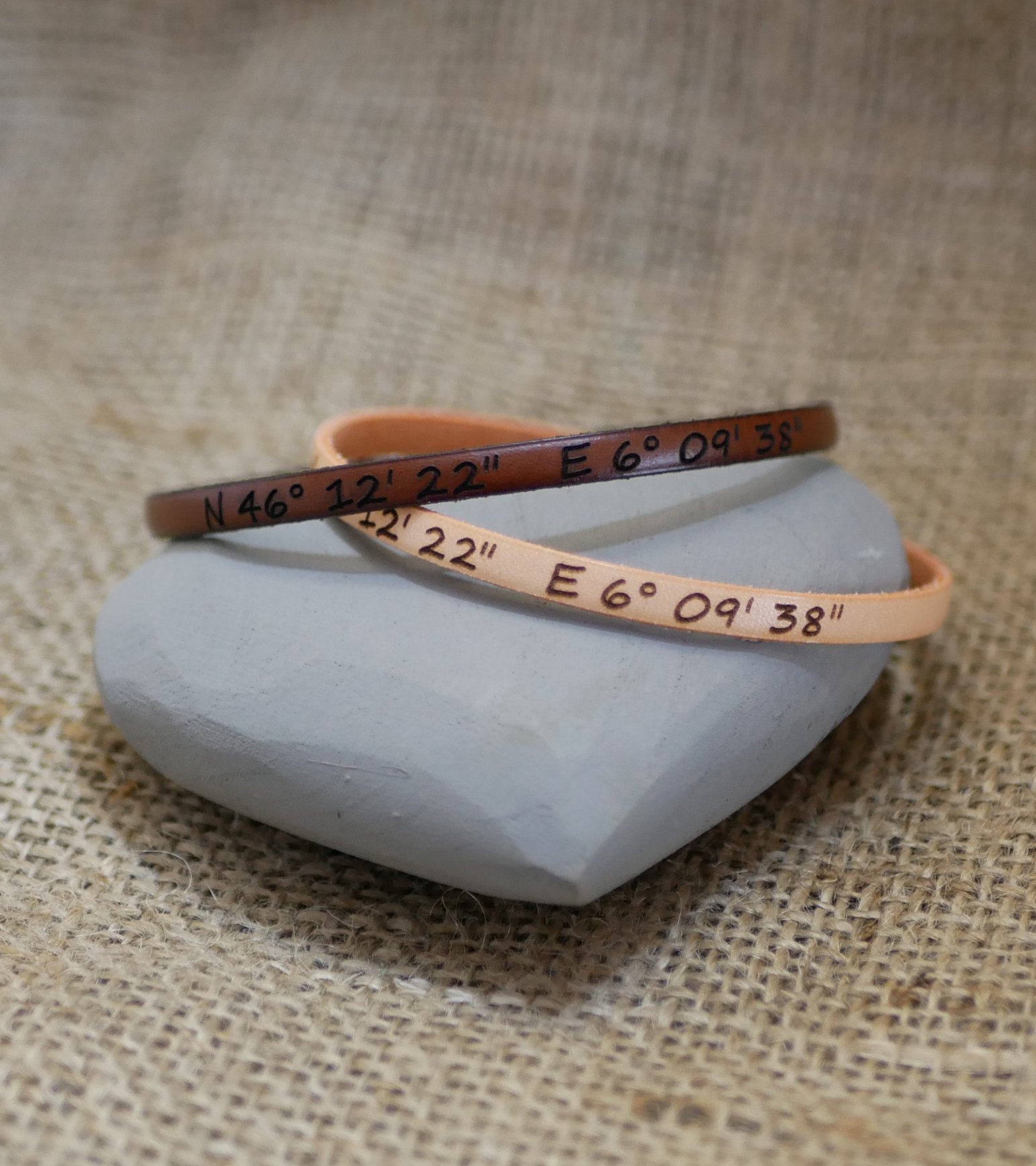 Set van 20 leren armbanden zelfs gegraveerd voor Save the date of huwelijksgast geschenken