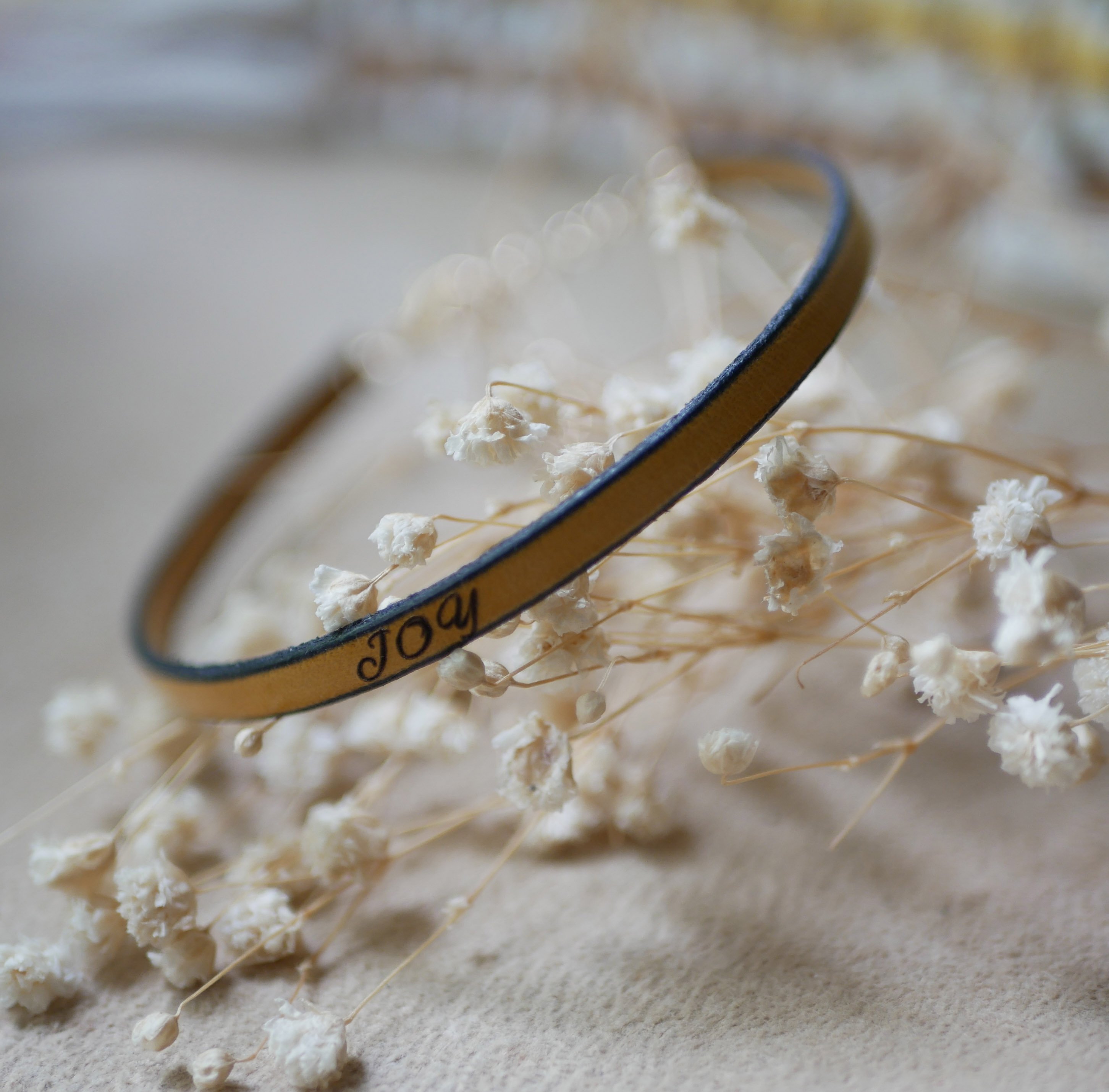 Set van 20 leren armbanden zelfs gegraveerd voor Save the date of huwelijksgast geschenken
