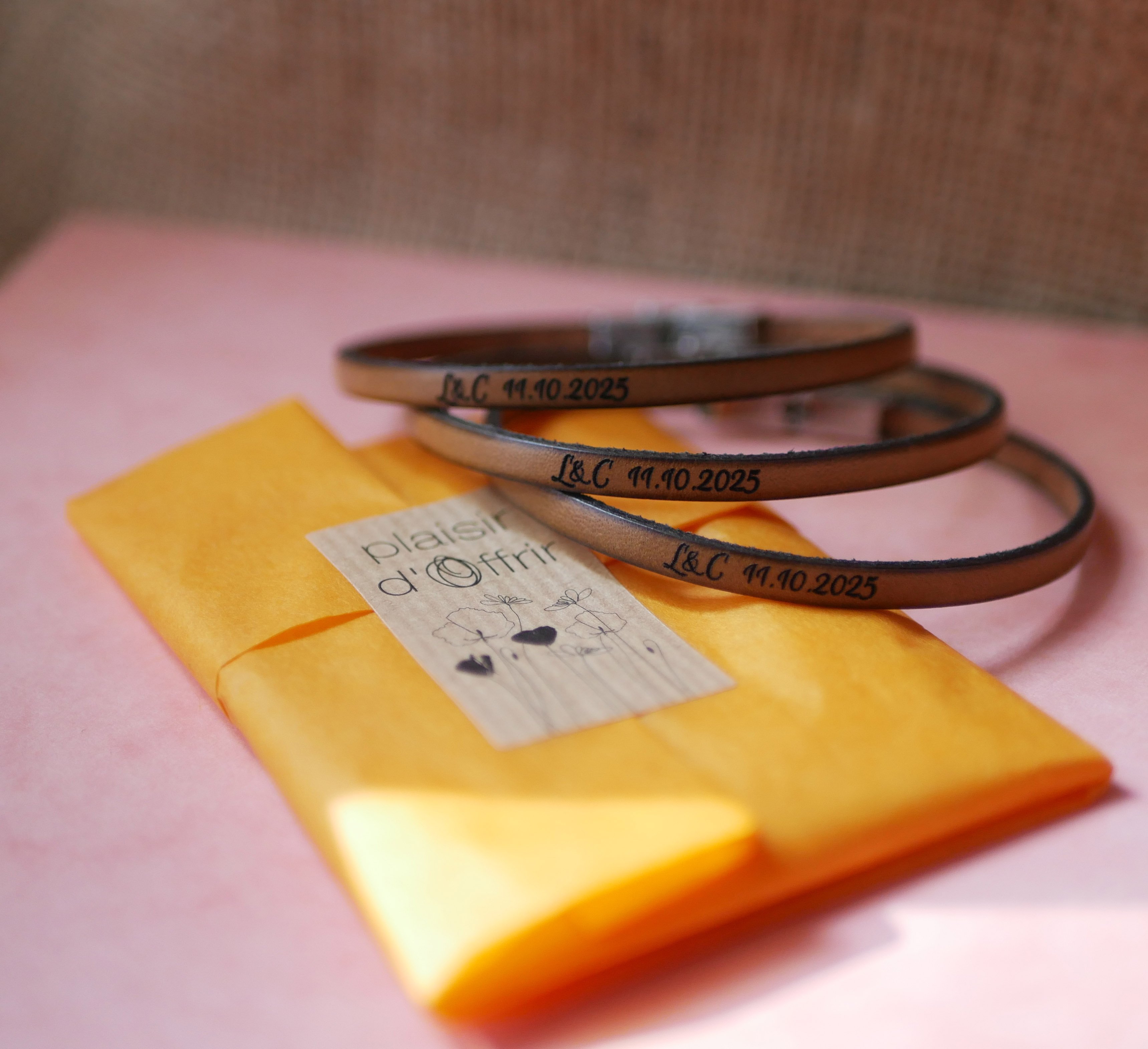 Set van 20 leren armbanden zelfs gegraveerd voor Save the date of huwelijksgast geschenken