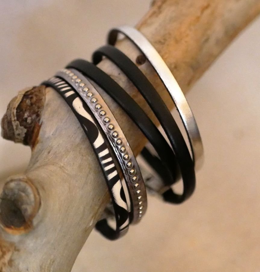 Set te personaliseren lederen riemen in zwart en zilver