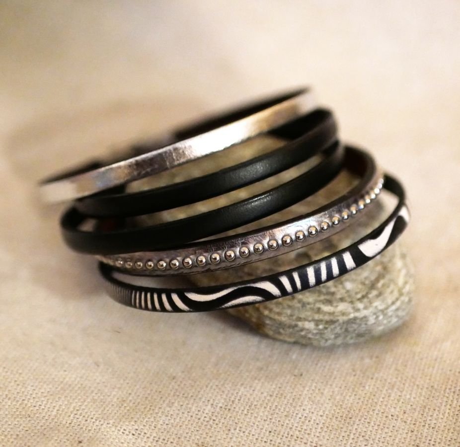 Set te personaliseren lederen riemen in zwart en zilver